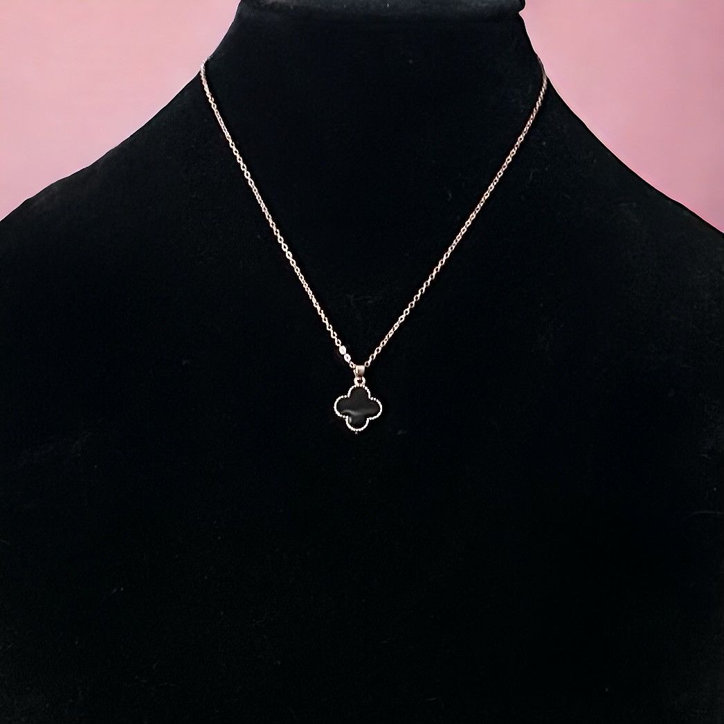 Other Rose gold black clover pendant necklace Size ONE SIZE - 1 Thumbnail