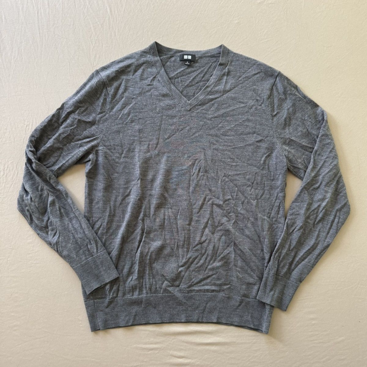 Uniqlo Uniqlo Wool V-Neck Sweater Size US M / EU 48-50 / 2 - 1 Thumbnail
