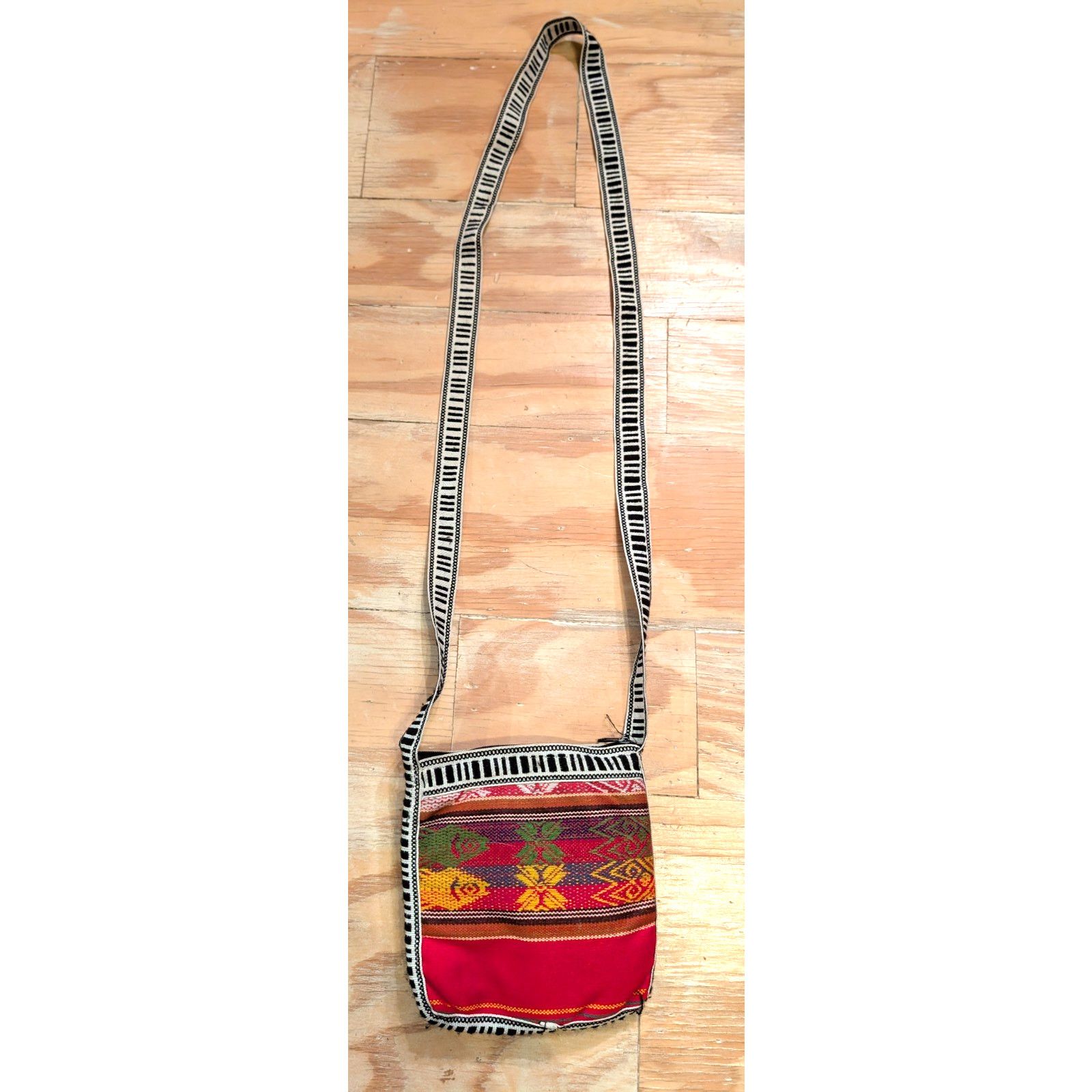 The Unbranded Brand Rep. Dominicana Crossbody Handbag Small 5" x 5.5" Zipper Bag Size ONE SIZE - 2 Thumbnail