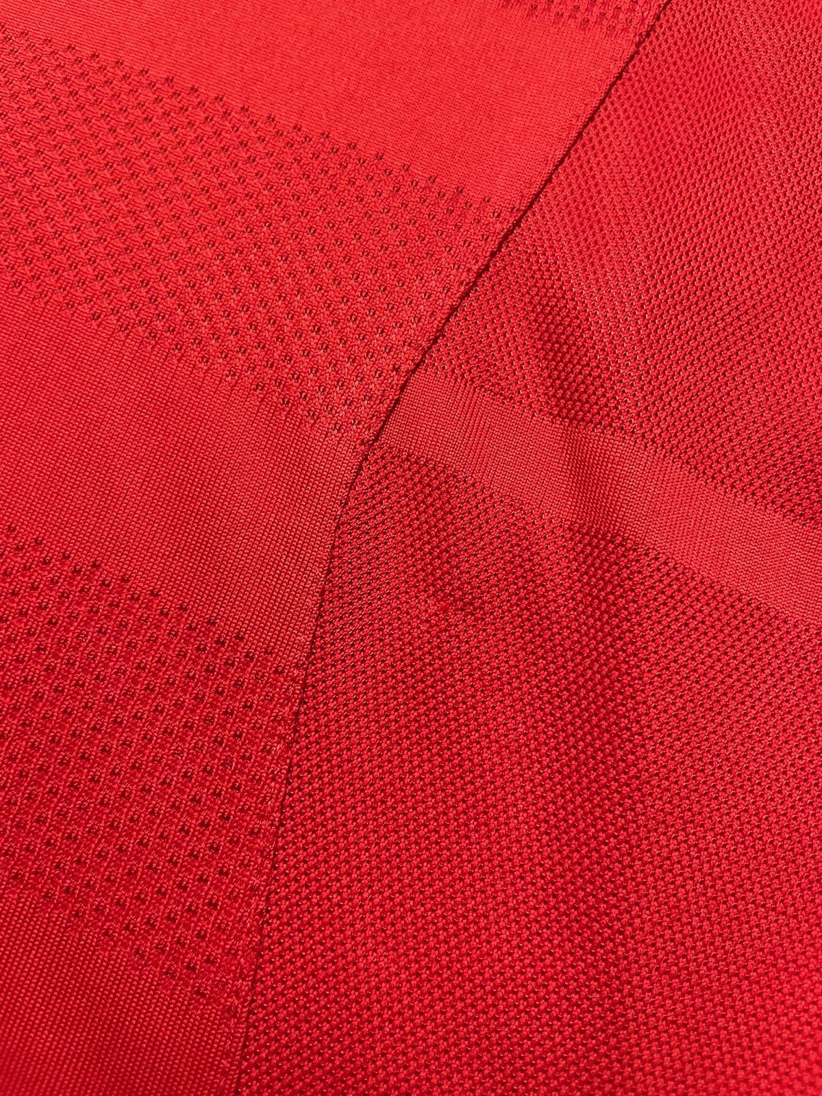New Balance × Vintage Vintage New Balance Liverpool soccer jersey size S red Size US S / EU 44-46 / 1 - 5 Thumbnail