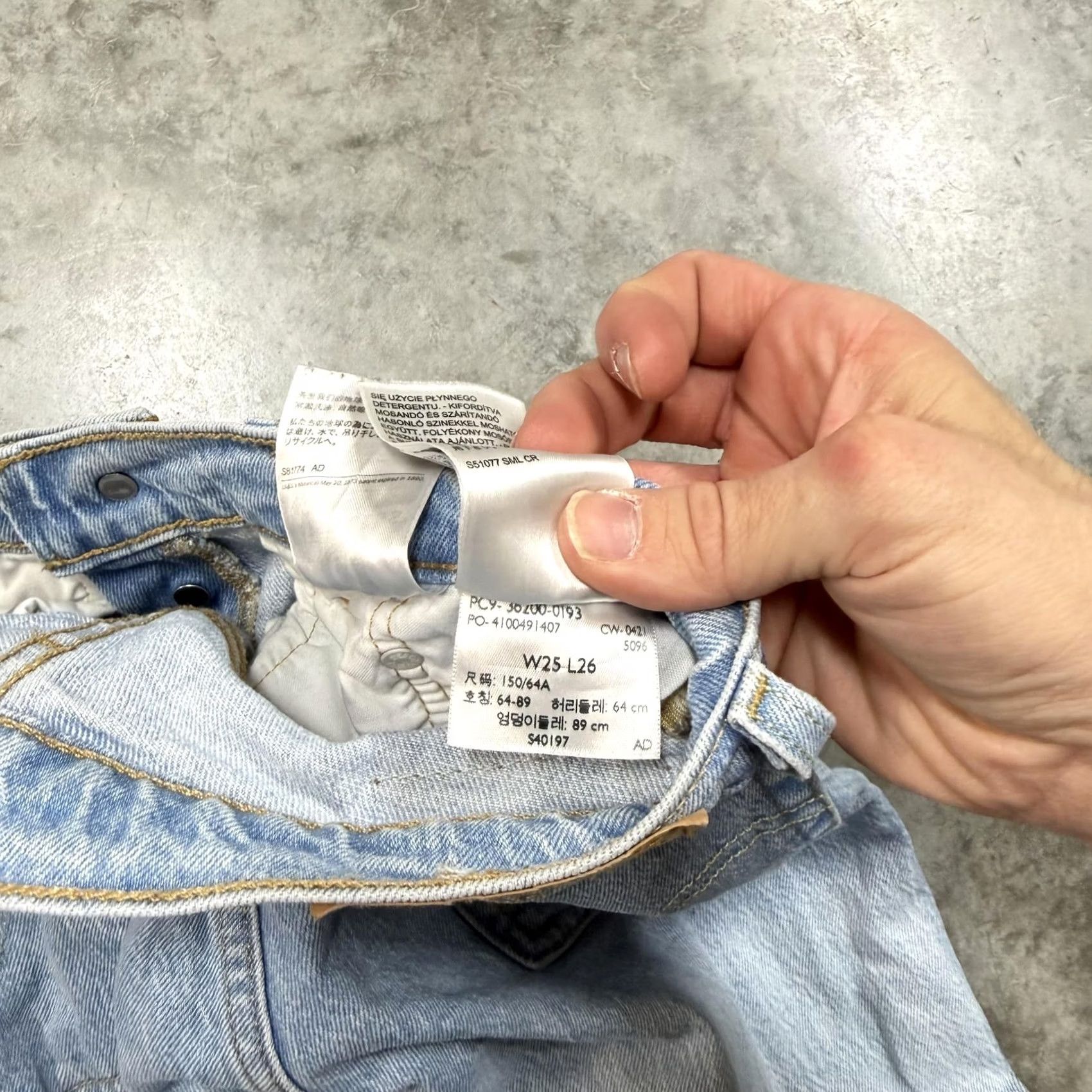 Levi's Levi's 501 Jeans Womens Blue Light Wash High Rise Straight Button Fly Denim 25x26 Regular 5-Pocket Womens Jeans Size 42" / US 20 - 4 Thumbnail