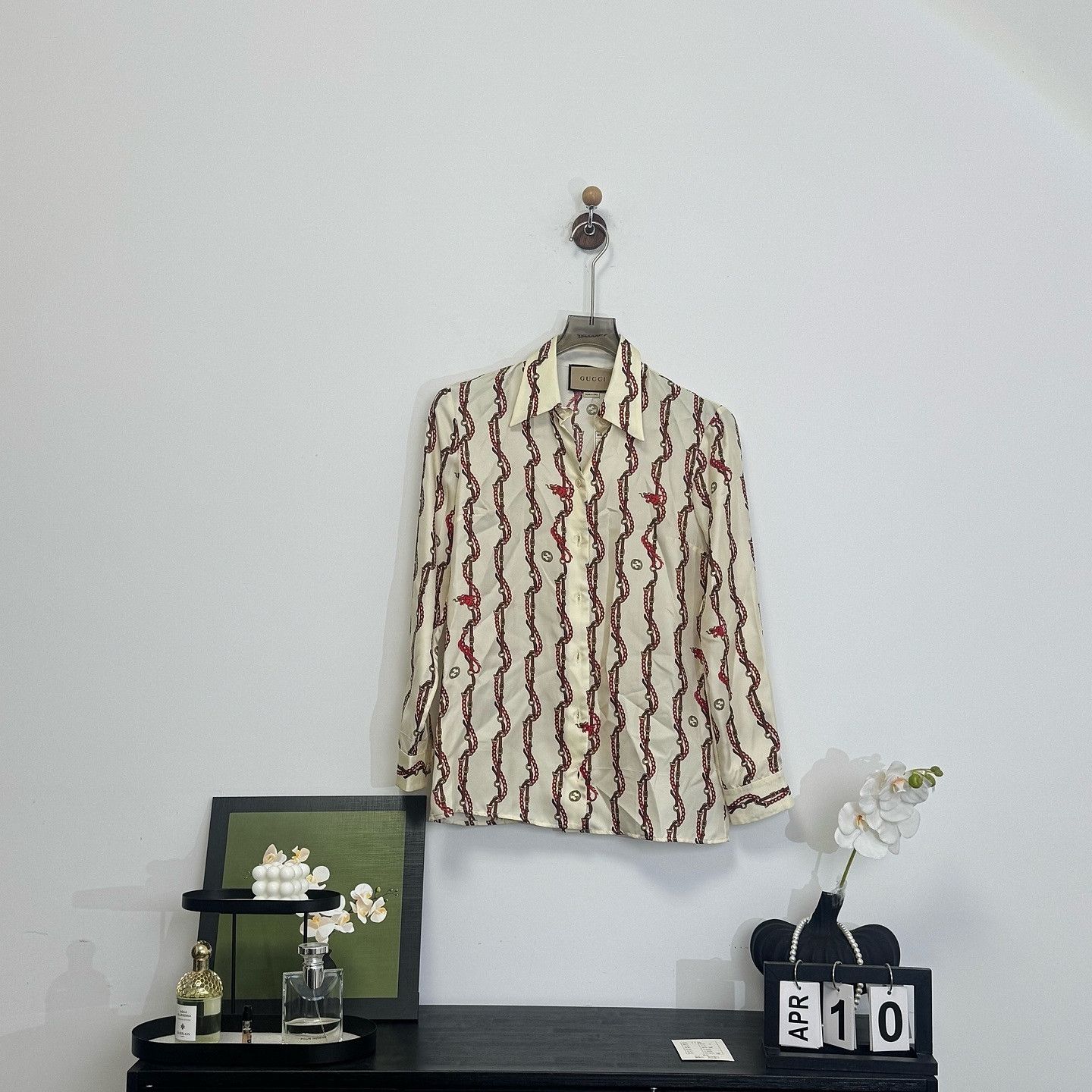Gucci Gucci Chain Animal Print Silk Button Up Size 36 Size XS / US 0-2 / IT 36-38 - 1 Thumbnail