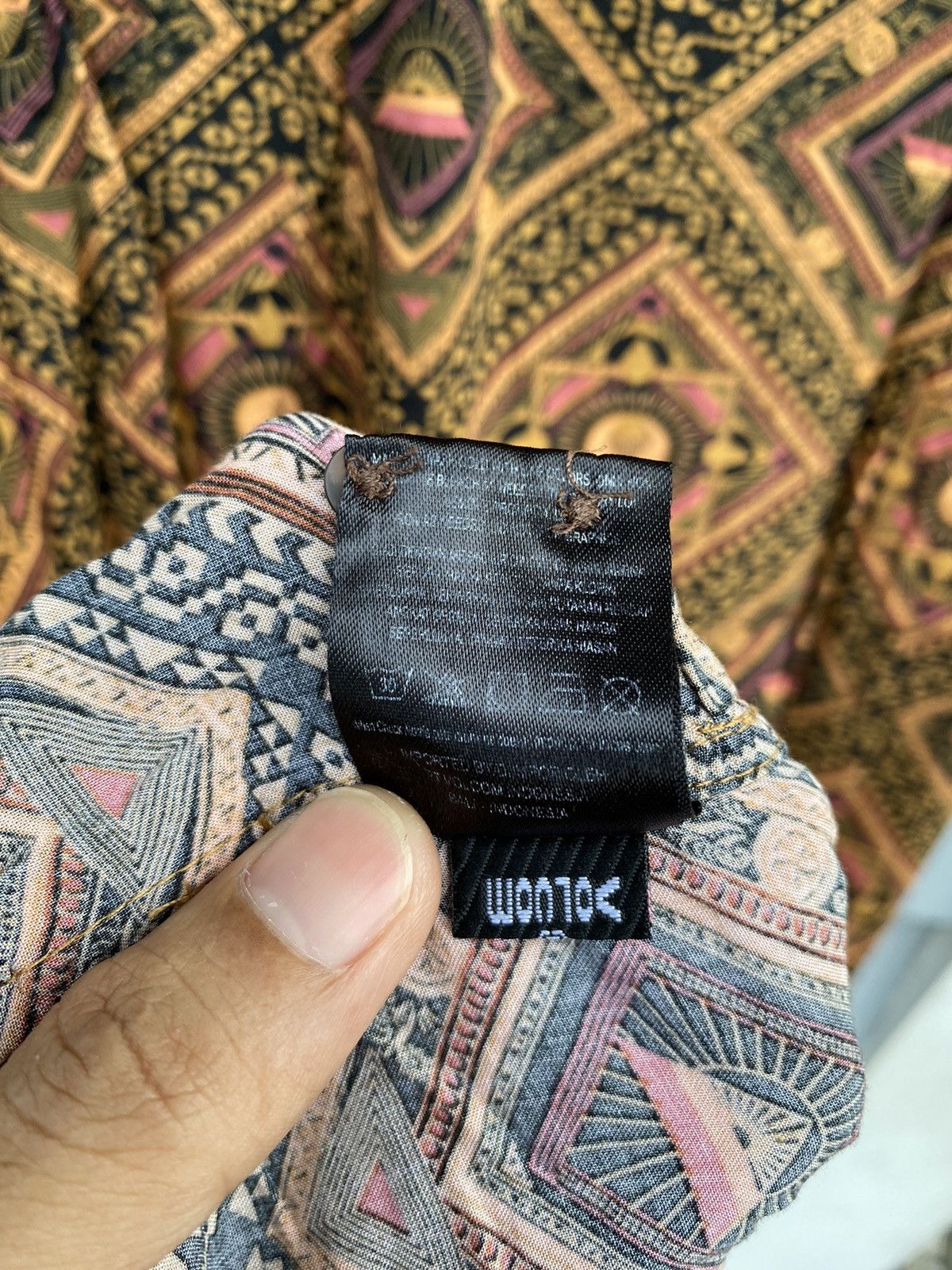 Volcom Volcom Stone Graphic Triangle Print Traditional Batik Style Size US S / EU 44-46 / 1 - 21 Thumbnail