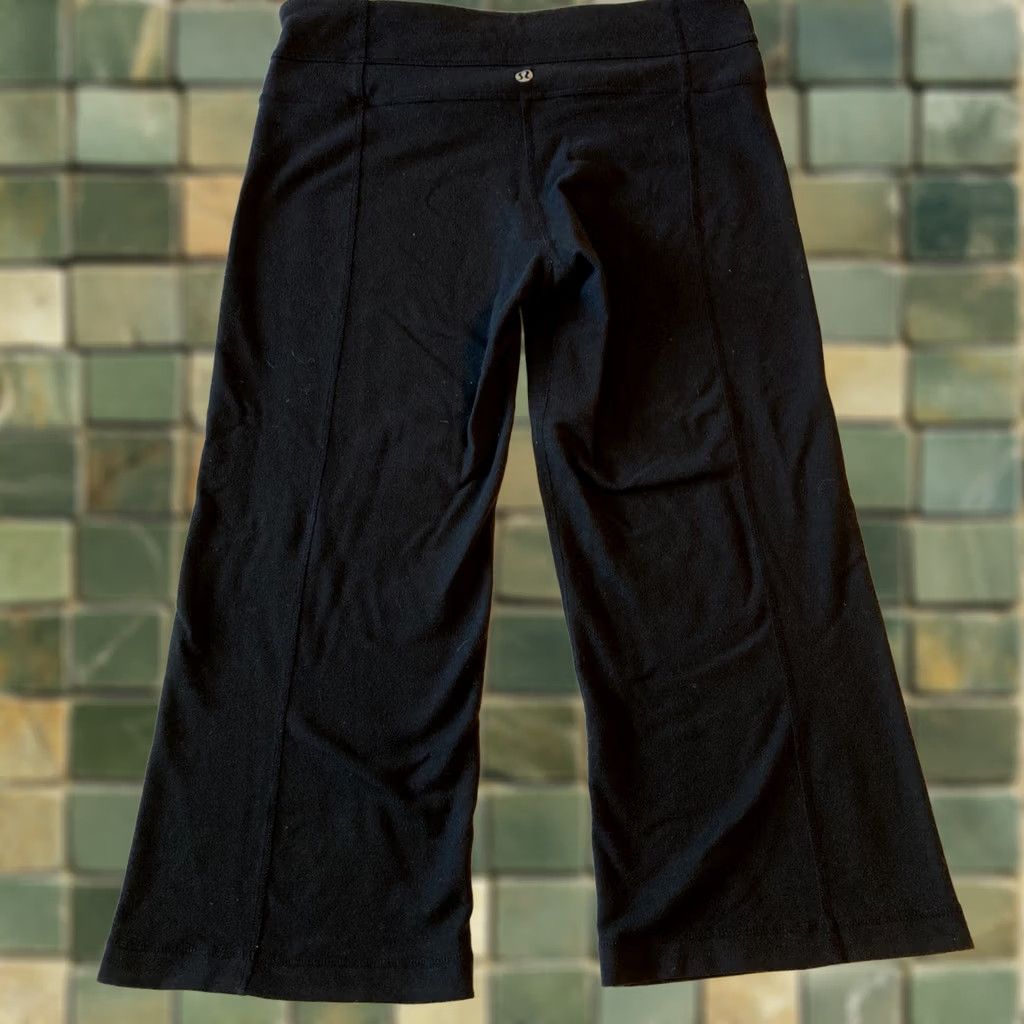 Lululemon Lululemon Black Stretch Yoga Pants Size 6 Cropped Leggings Athleisure Gym Women Size 28" / US 6 / IT 42 - 1 Thumbnail