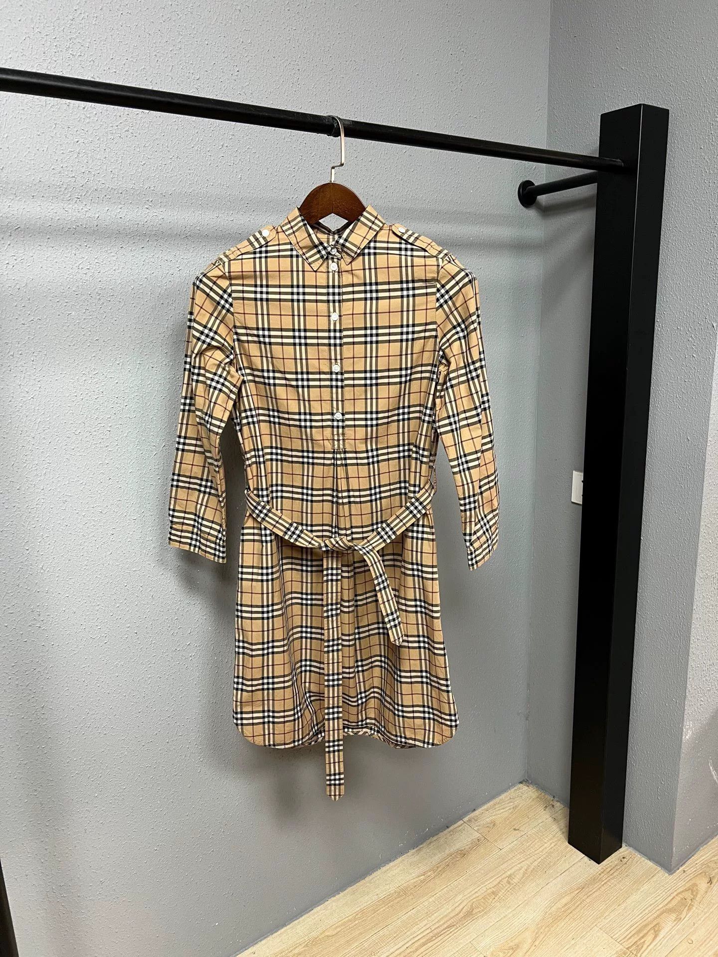Burberry Burberry Plaid Shirt Dress Size UK6 Size XS / US 0-2 / IT 36-38 - 1 Thumbnail