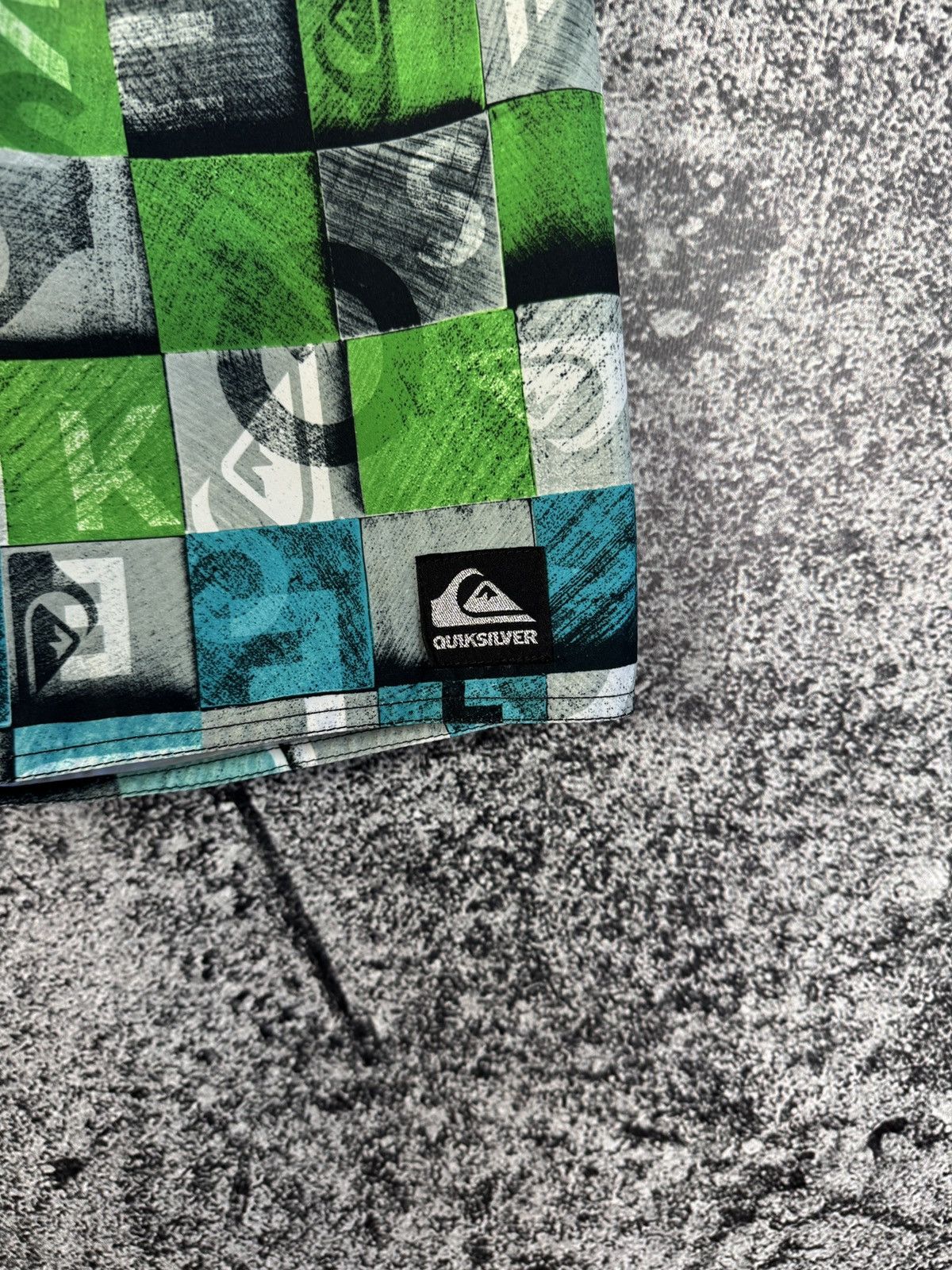 Quiksilver Quiksilver Board Shorts Swim Trunks Green Graphic Print Surf Size US 34 / EU 50 - 4 Thumbnail