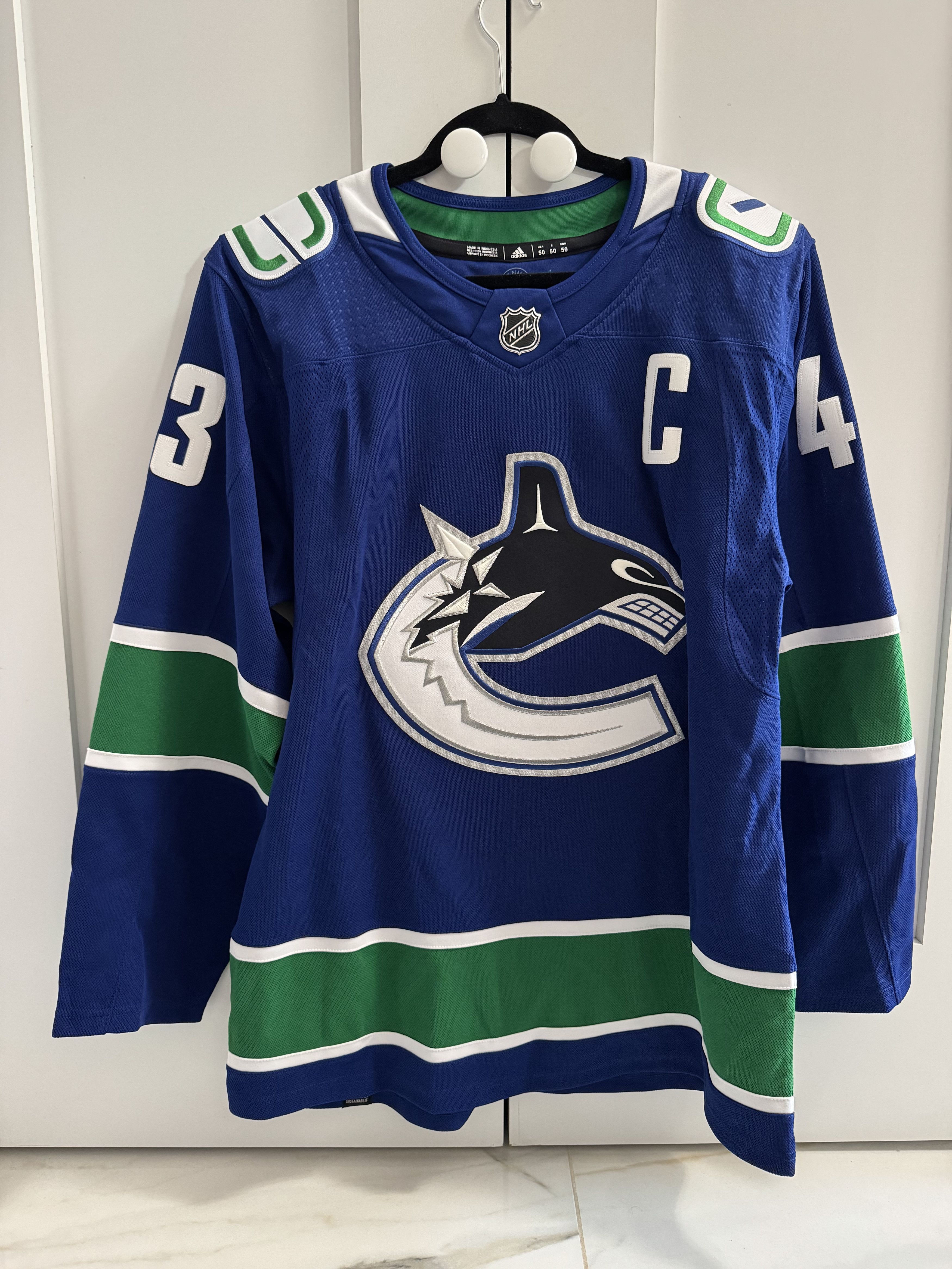 NHL Authentic Signed Quinn Hughes Vancouver Canucks Jersey Size US M / EU 48-50 / 2 - 4 Thumbnail