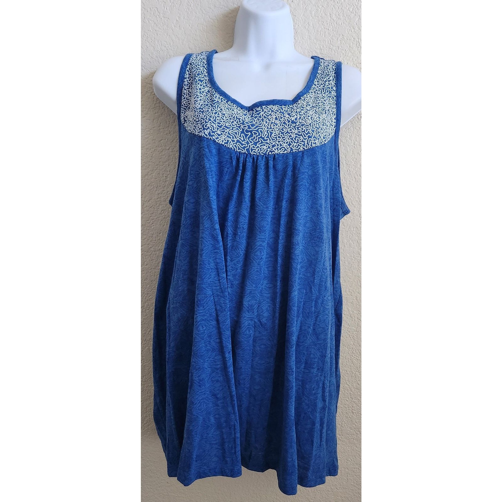 Other Blue White Round Neck Sleeveless Top 2X Plus Lightweight Size XXL / US 16-18 / IT 52-54 - 1 Thumbnail