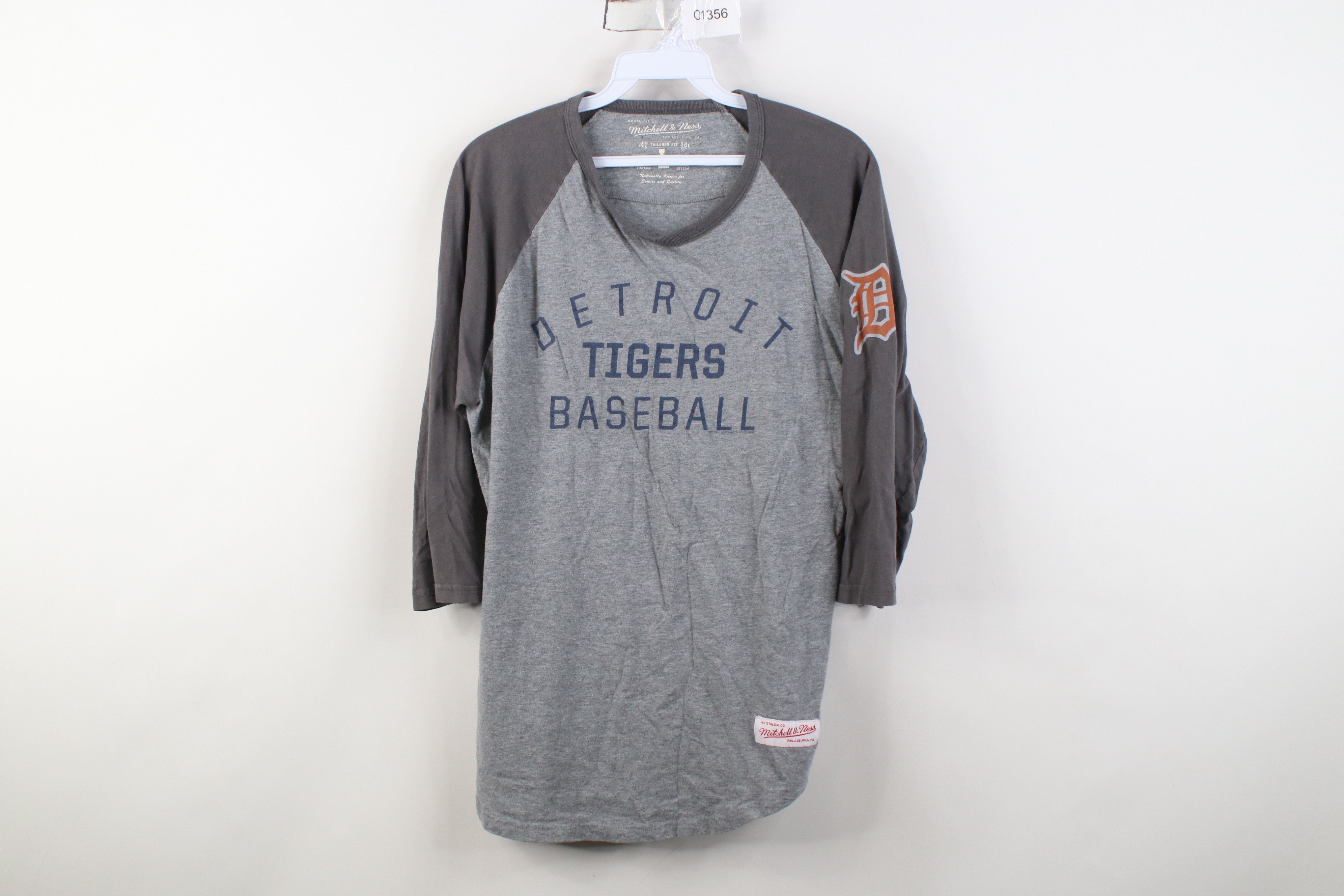 Mitchell & Ness Mitchell & Ness Tigers Baseball 3/4 Sleeve Raglan T-Shirt Size US L / EU 52-54 / 3 - 1 Thumbnail