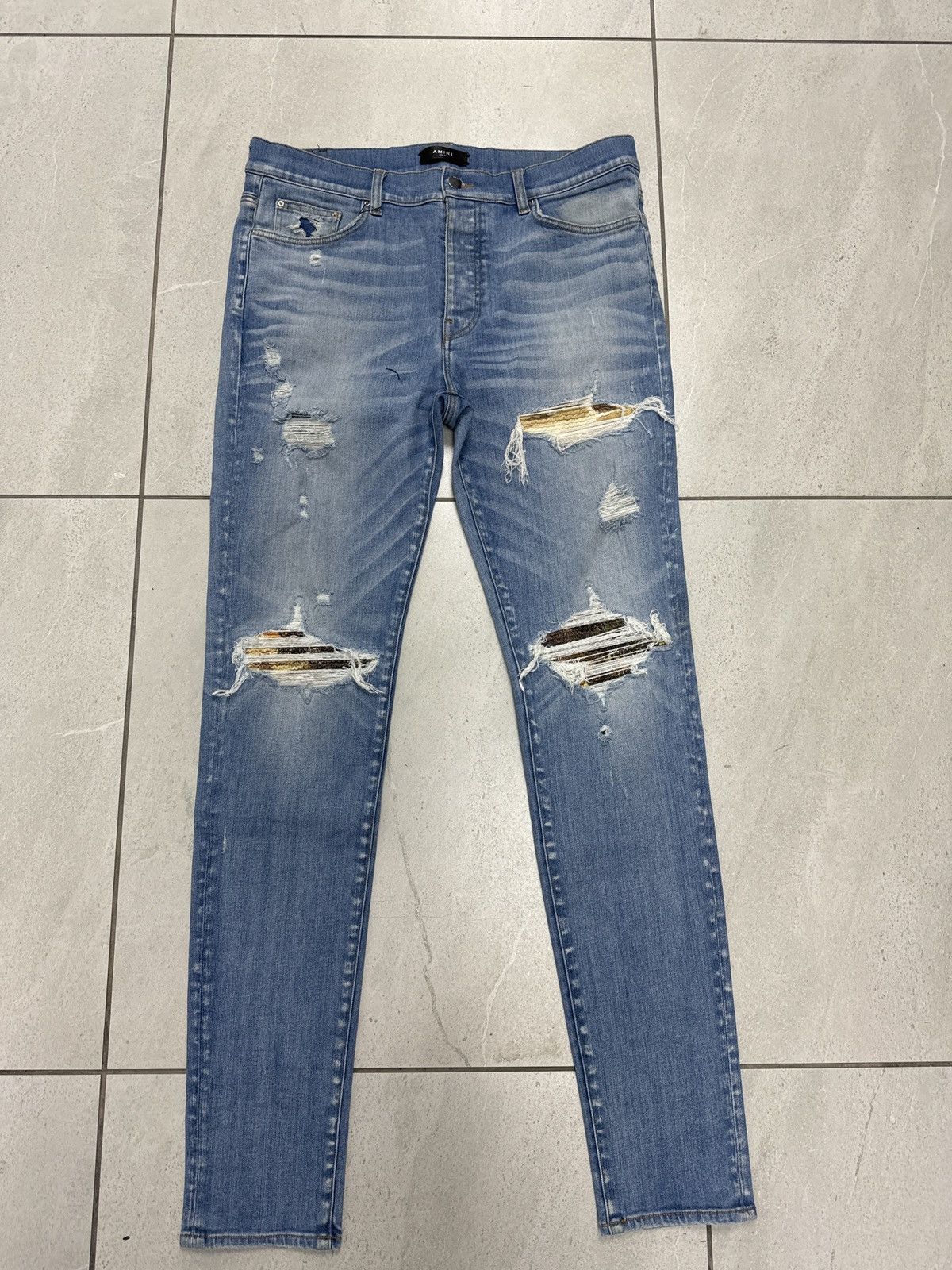 Amiri Amiri light wash Hawaii patch Size US 38 / EU 54 - 1 Thumbnail