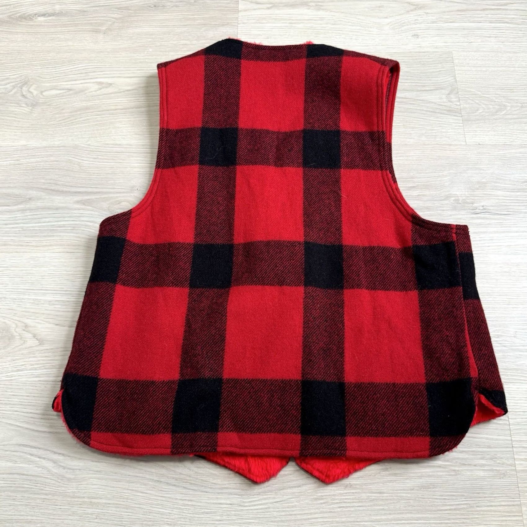 Vintage VINTAGE Amana Woolen Mill Buffalo Plaid Red Hunting Vest Mens Size 44 Wool USA Plaid Vest Size US S / EU 44-46 / 1 - 3 Thumbnail