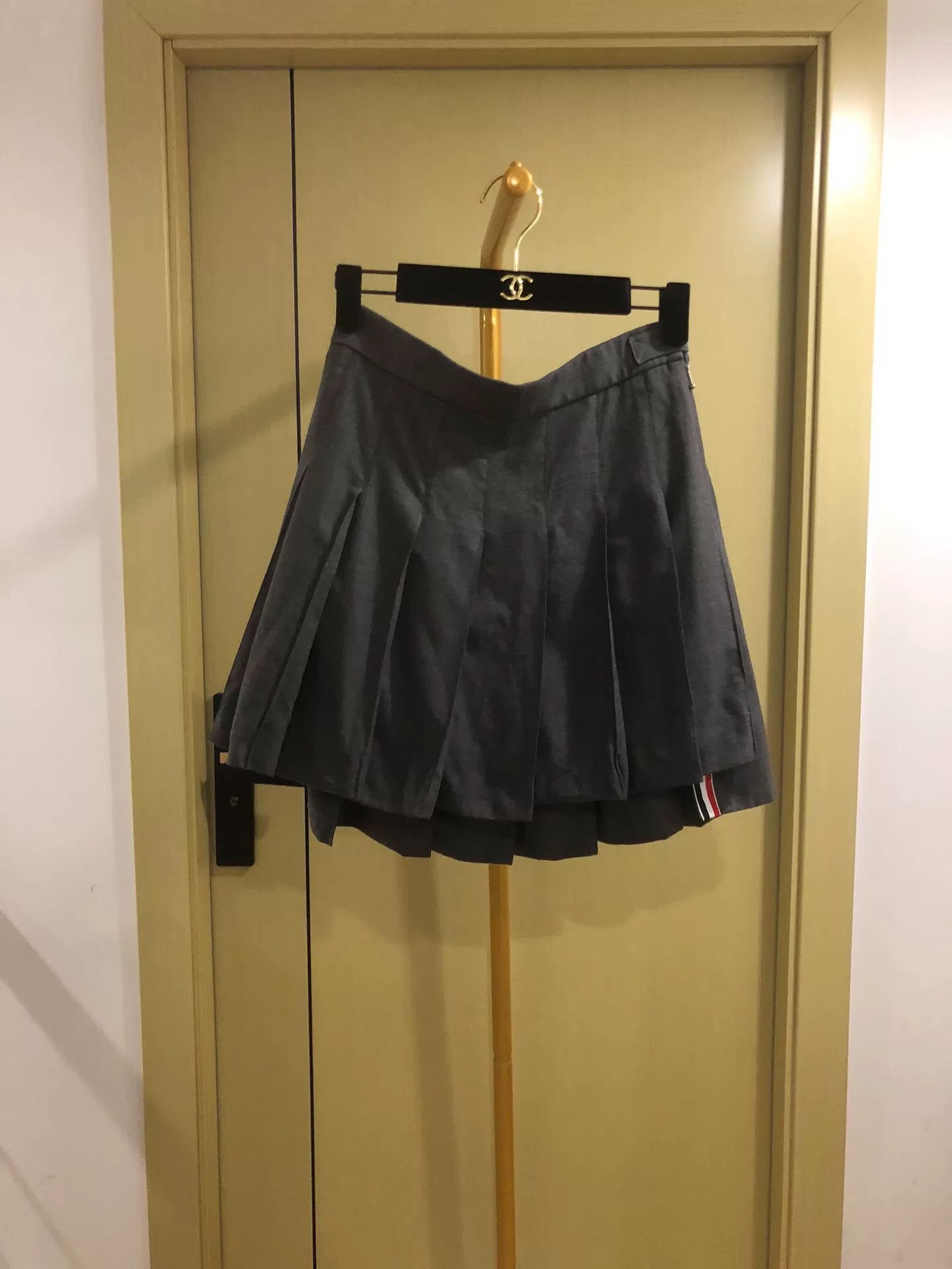 Thom Browne Thom Browne Gray Pleated Mini Skirt Size 25" / US 0 / IT 36 - 1 Thumbnail