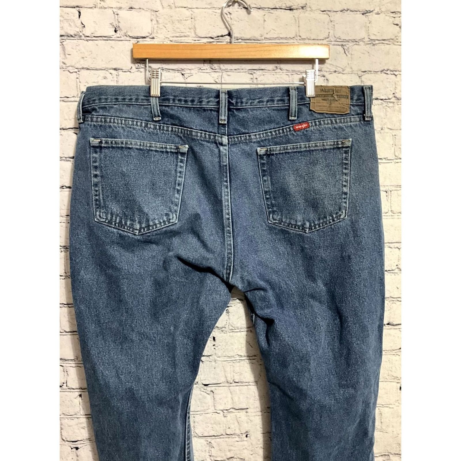 Wrangler Wrangler Jeans Denim 42x30 Big & Tall Men Classic Denim Jeans 42 Big & Tall Mens Blue Denim Button Closure Cotton Blend Solid 42 Mens Jeans Size US 42 / EU 58 - 7 Thumbnail