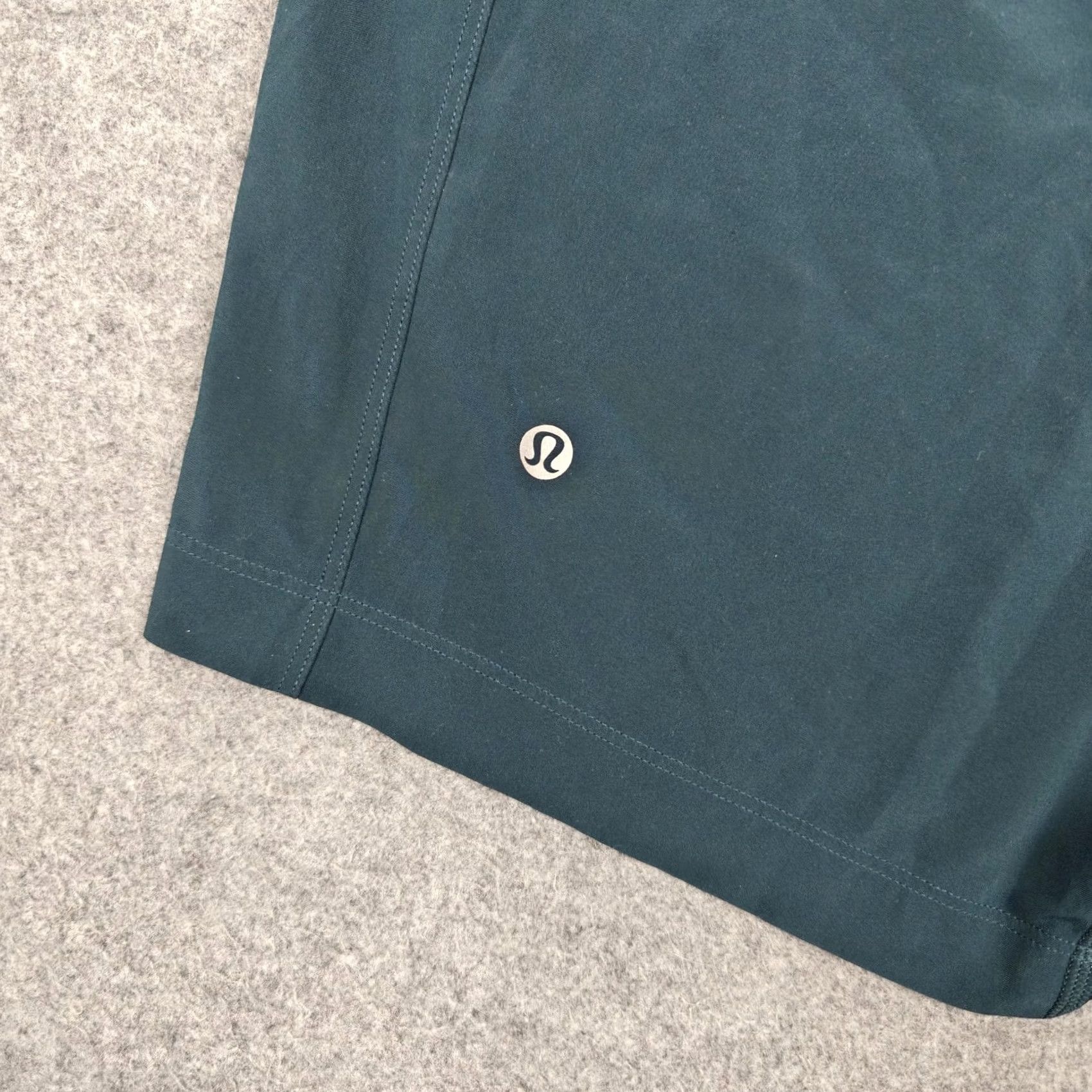 Lululemon Lululemon Mens Small Green Running Shorts Microfiber Athletic 9 Inch Size US 29 - 4 Thumbnail