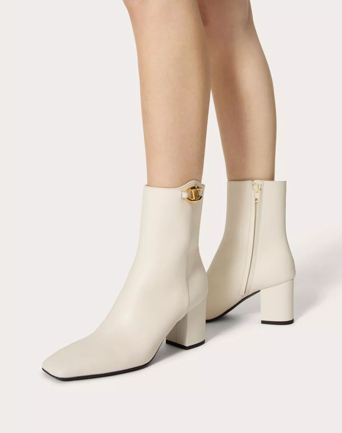 Valentino o1s1wg110625 Vlogo Bold Edition Suede Ankle Boot in White Size US 10 / IT 40 - 6 Thumbnail