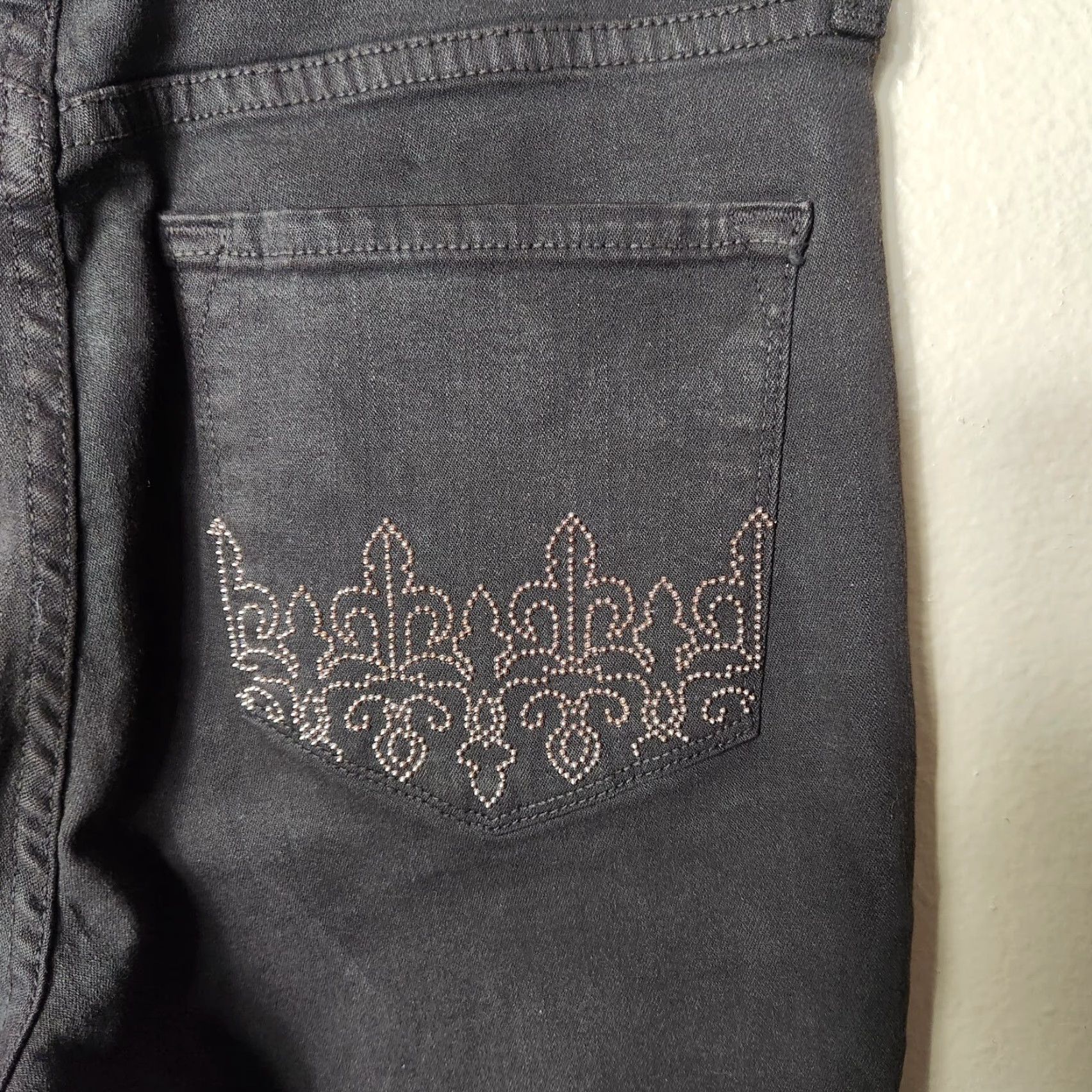 NYDJ VINTAGE NYDJ Petite Straight Fit Brown Fleur De Lis Embellished Pocket Jeans-Size 6P NWT Size 28" / US 6 / IT 42 - 6 Thumbnail