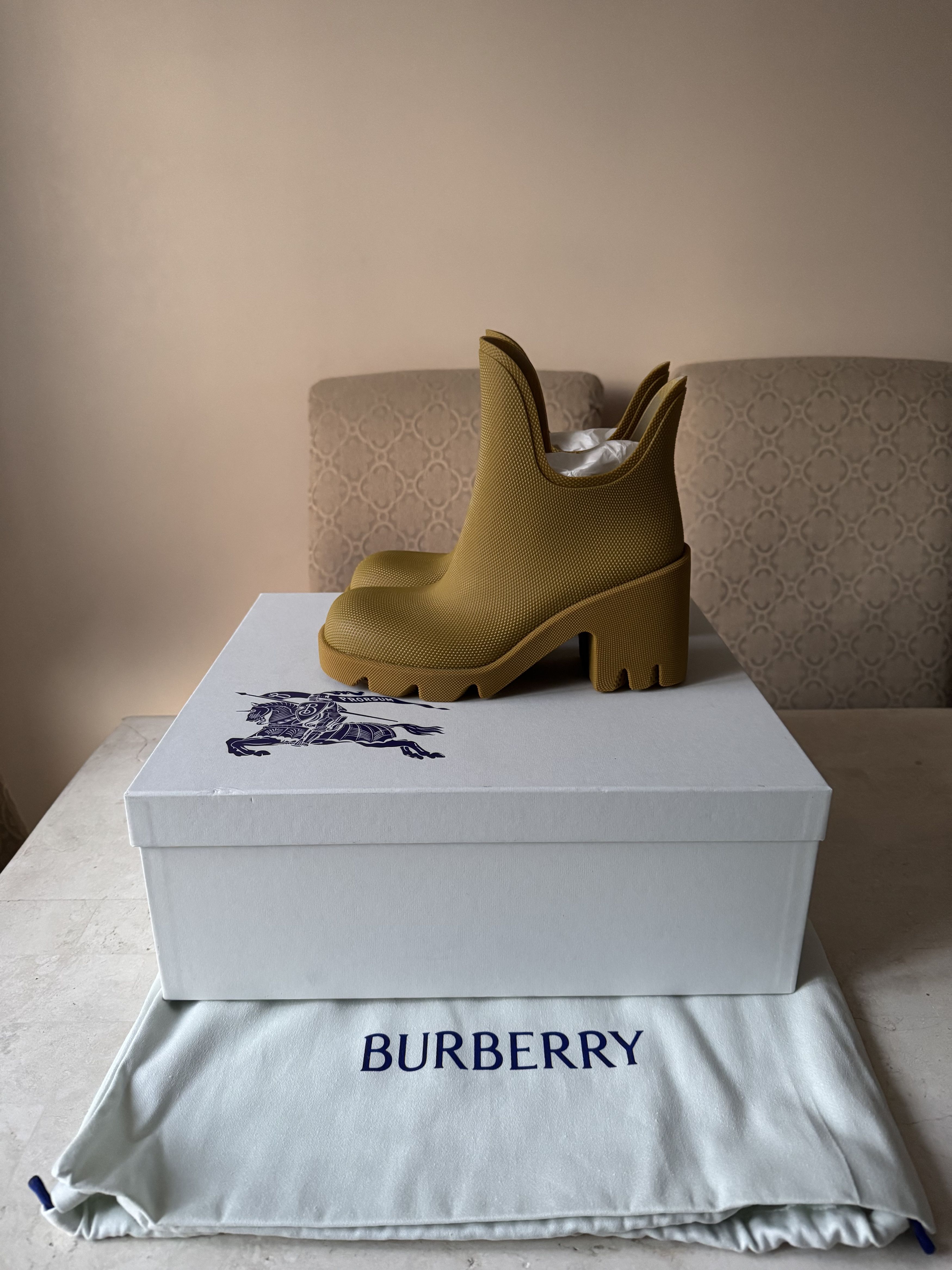 Burberry Burberry Marsh Size US 7 / IT 37 - 1 Thumbnail