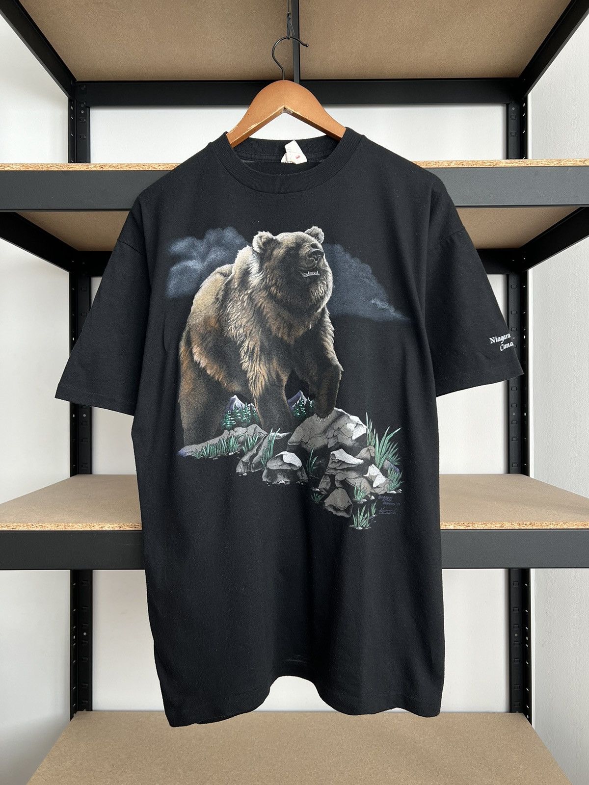 Vintage Vintage 1993 Harlequin Grizzly Bear Niagara Falls Canada Tee Size US XL / EU 56 / 4 - 2 Thumbnail