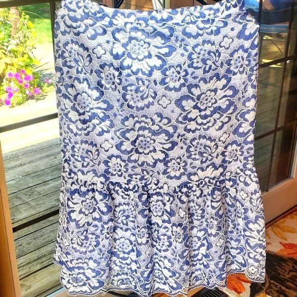 Designer BCBGMAXAZRIA Blue Floral Lace Lined Midi Sz. 10 Skirt Size 32" / US 10 / IT 46 - 1 Thumbnail