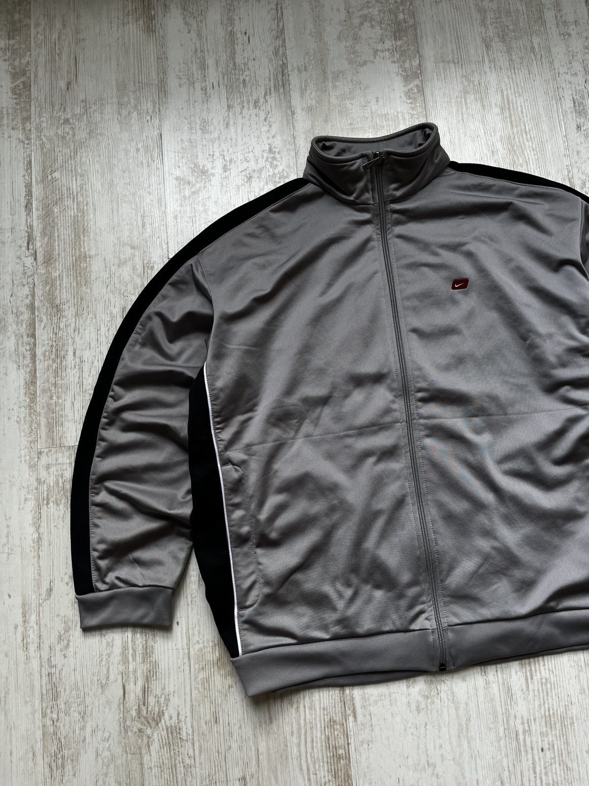 Nike Vintage 00s Nike Grey Zip Up Track Jacket Swoosh Logo L size Size US L / EU 52-54 / 3 - 3 Thumbnail