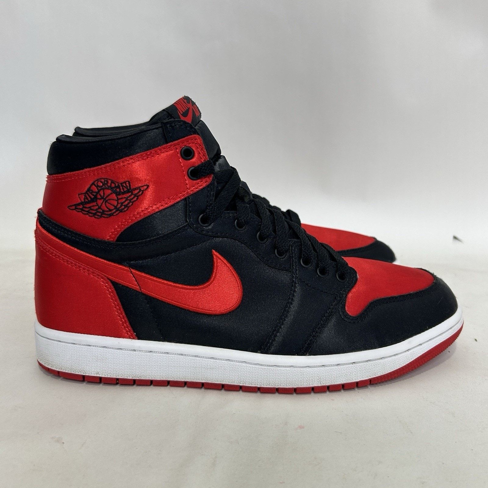 Jordan Brand Nike Air Jordan 1 High OG Retro “Satin Bred” Size US 11 / IT 41 - 4 Thumbnail