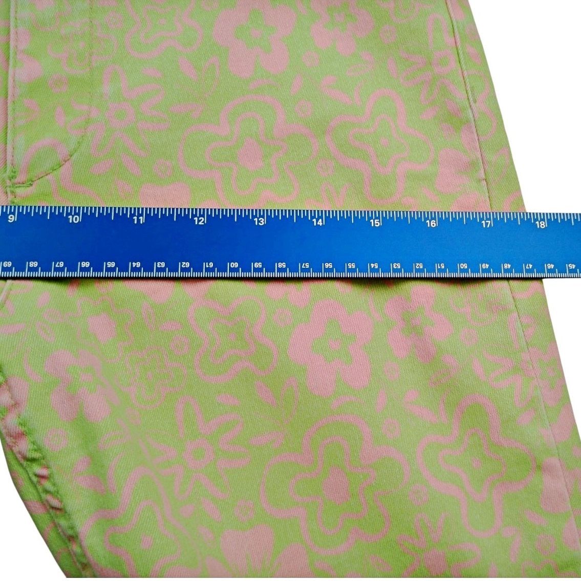 Zara Zara Kick Flare Jeans Green Floral High Rise Crop Raw Hem Size 32" / US 10 / IT 46 - 9 Thumbnail