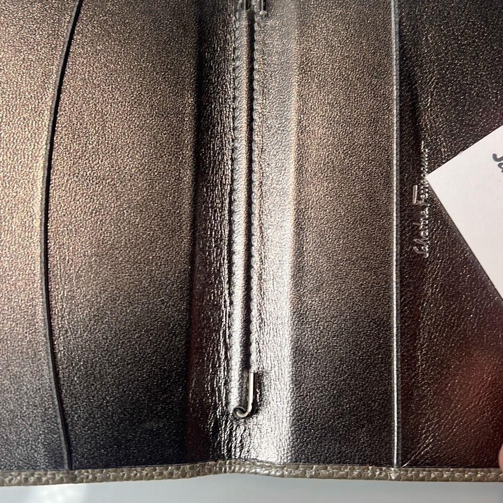 Salvatore Ferragamo NWT Salvatore Ferragamo Silver Leather Python-Print Passport Size ONE SIZE - 7 Thumbnail