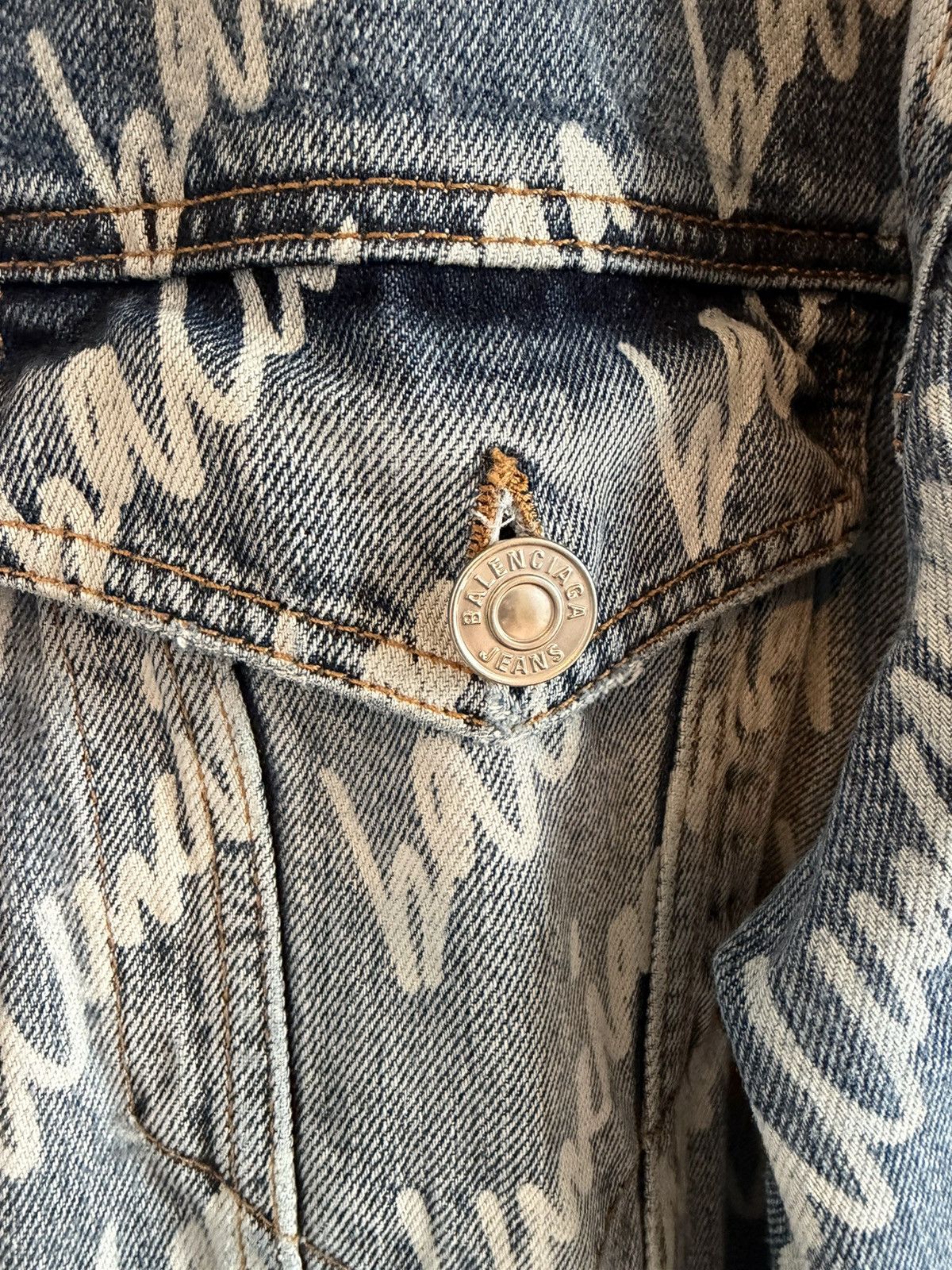 Balenciaga Balenciaga All Over Logo Denim Jacket Size US M / EU 48-50 / 2 - 5 Thumbnail