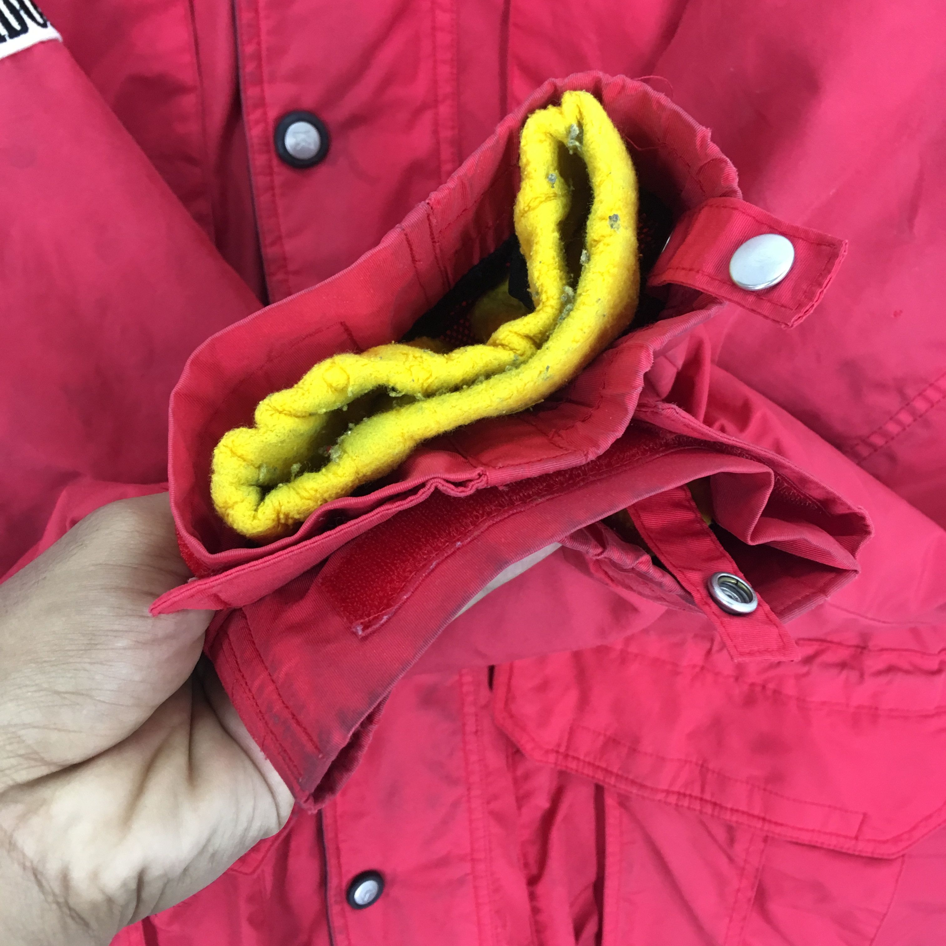 Marlboro Vintage 90s Marlboro Adventure Team Red Ski Jacket Size US L / EU 52-54 / 3 - 10 Thumbnail