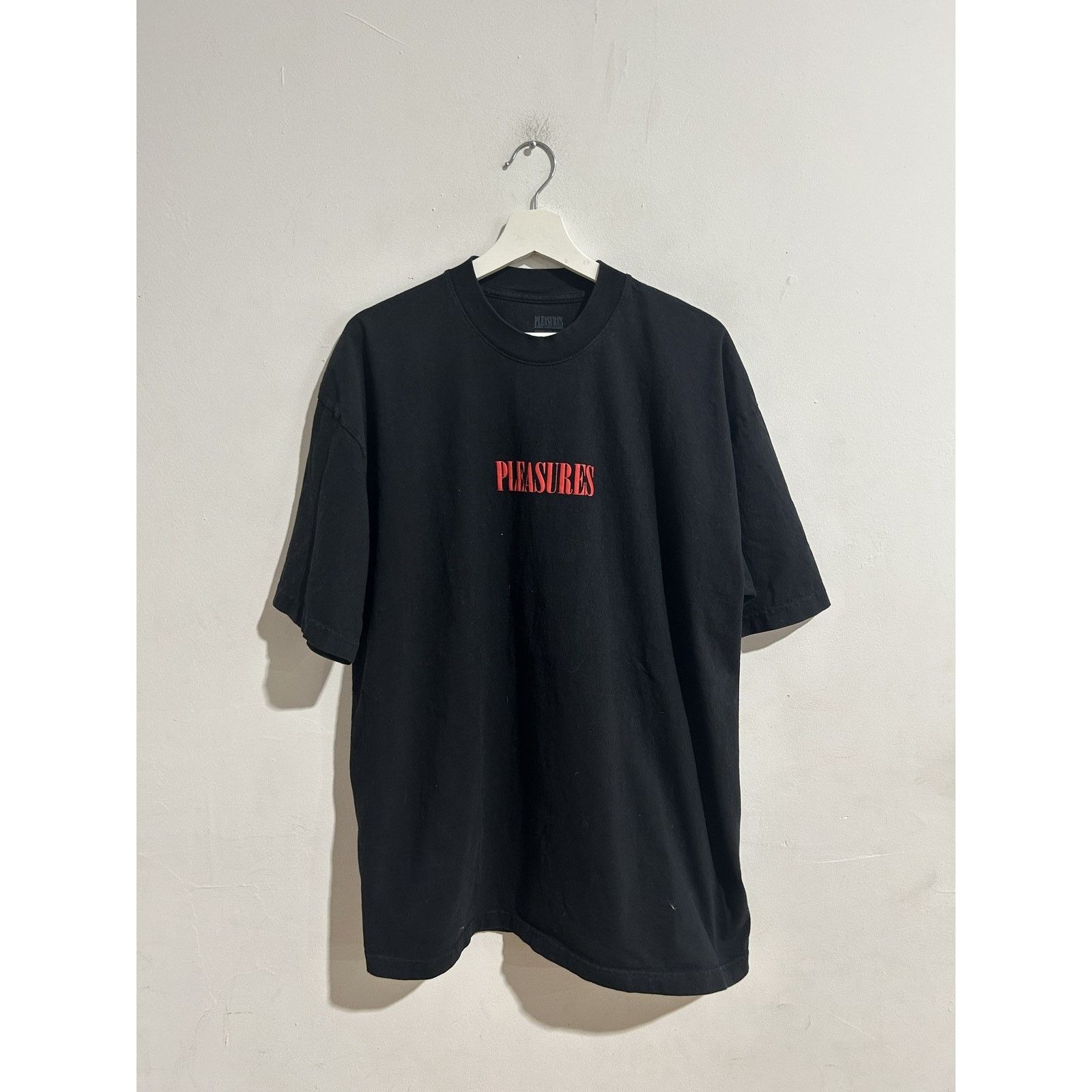 Pleasures PLEASURES COUCH TEE BLACK SIZE XL PREOWNED Size US XL / EU 56 / 4 - 2 Thumbnail