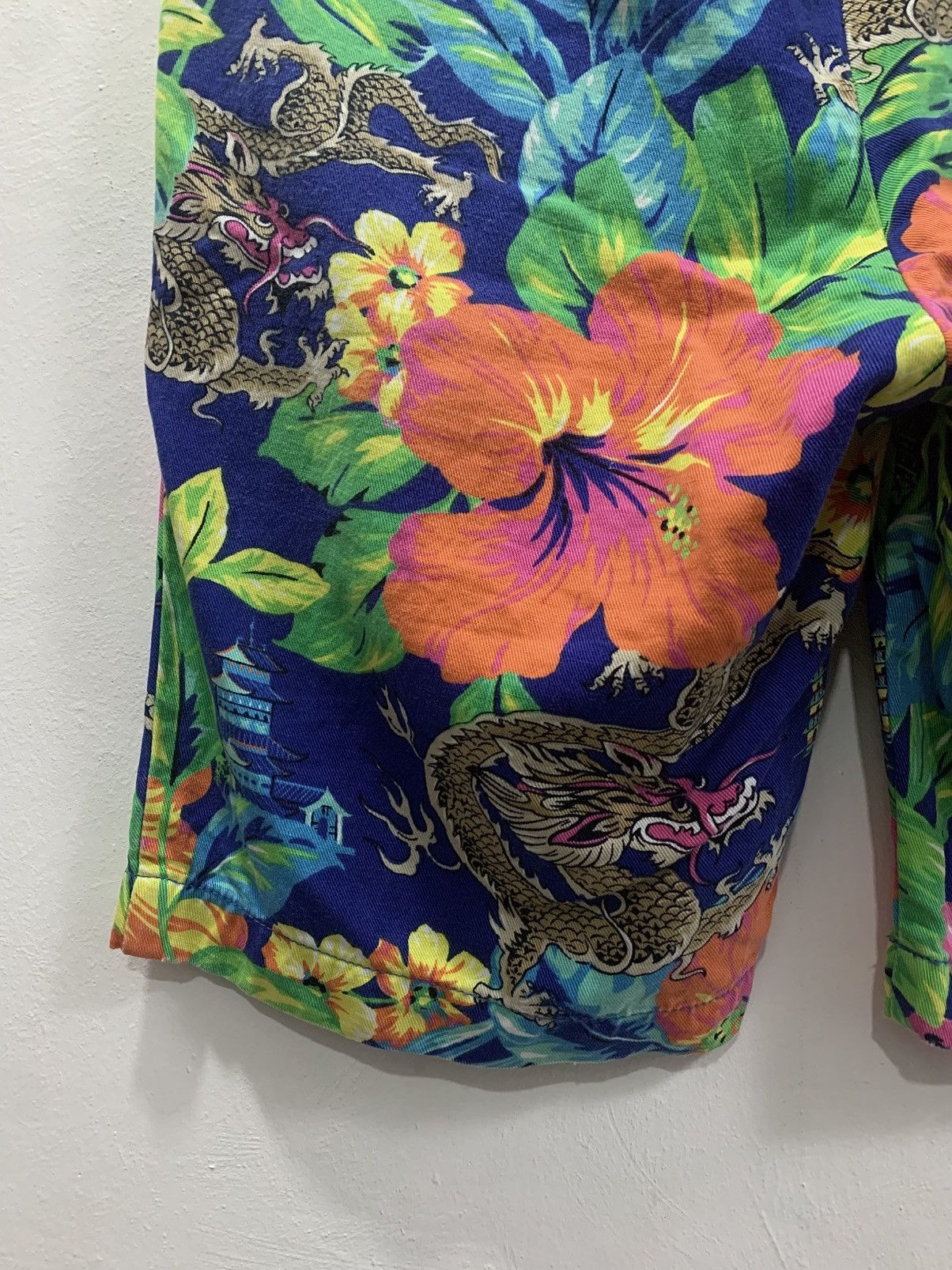 Polo Ralph Lauren POLO RALPH LAUREN DRAGONS, PLANTS & FLOWERS AOP SHORTS Size US 32 / EU 48 - 9 Thumbnail