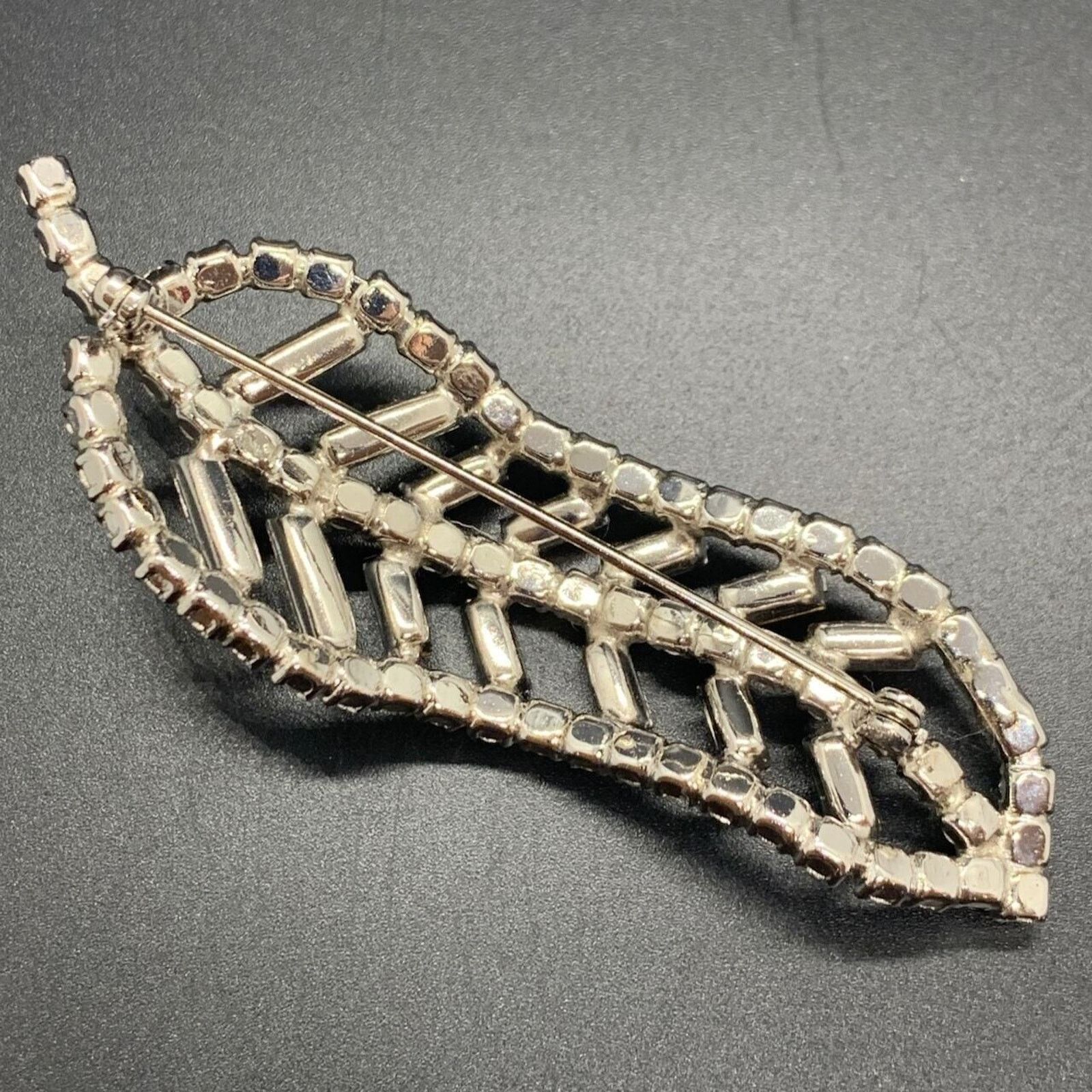 Other Vintage Silver Tone Baguette Rhinestone Leaf Brooch 3.25" Size ONE SIZE - 3 Thumbnail