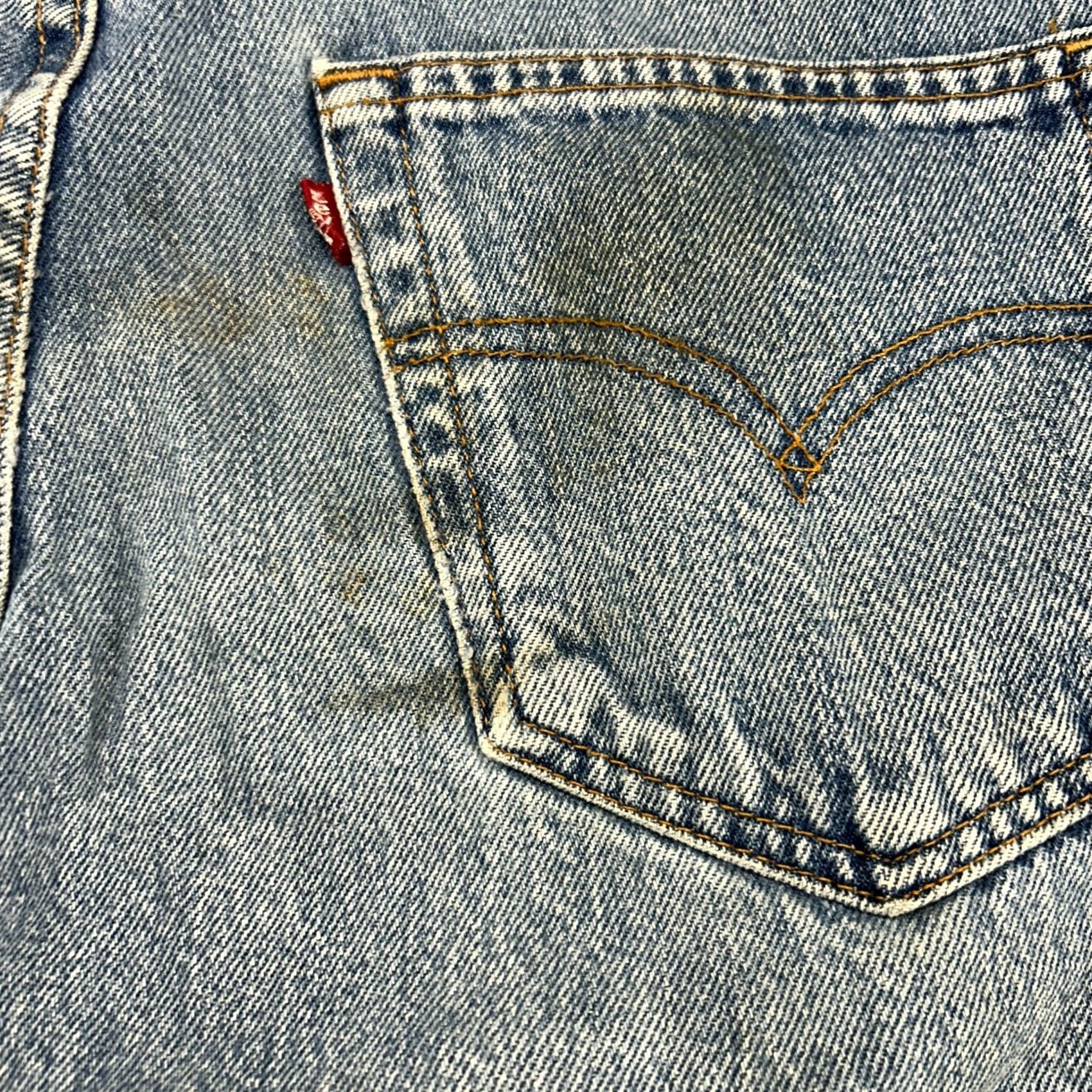 Levi's VINTAGE Levi's 505 Jeans Mens 34x28 Blue Regular Straight Light Wash HEMMED 90s Jeans Mens Blue 90s Christian0 Size US 34 / EU 50 - 5 Thumbnail