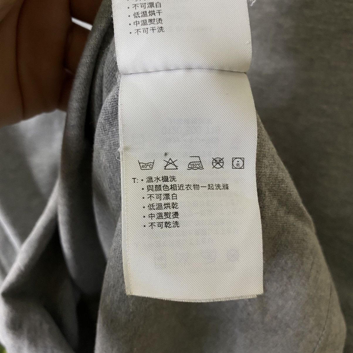 Nike Vintage Y2K Nike Essential Embroidery Small Swoosh T Shirt Size US M / EU 48-50 / 2 - 7 Thumbnail