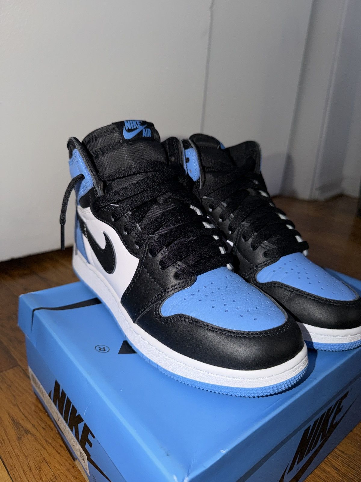 Jordan Brand AJ1 UNC TOE 7y Size US 7 / EU 40 - 1 Thumbnail
