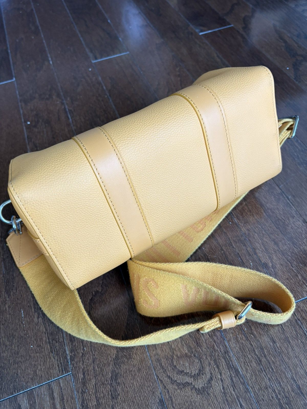 Louis Vuitton Louis Vuitton 25 Yellow City Keepall Aerogram Side Bag Size ONE SIZE - 5 Thumbnail