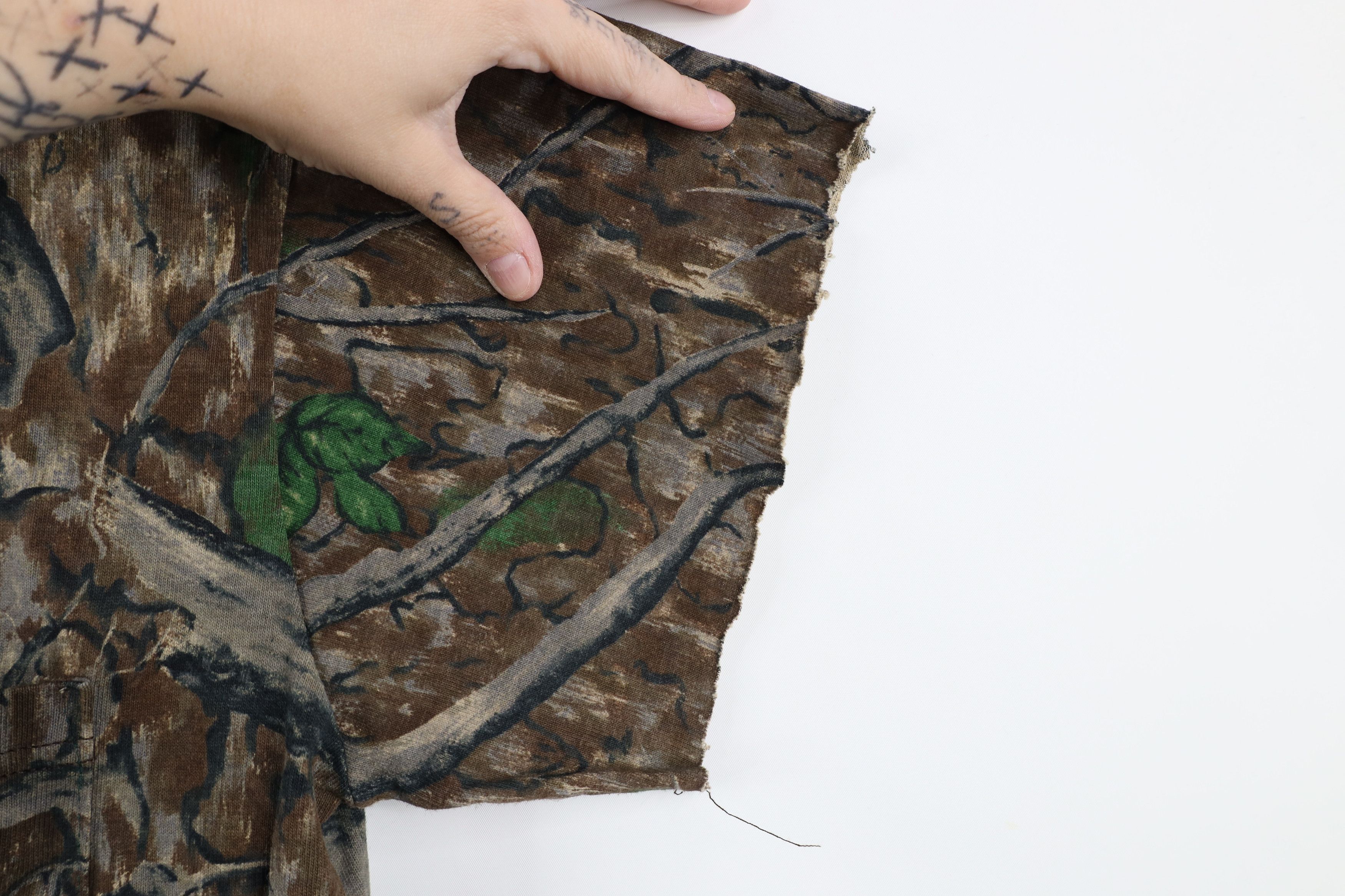 Vintage Vintage 90s Streetwear Camouflage Pocket T-Shirt Cotton USA Size US L / EU 52-54 / 3 - 5 Thumbnail