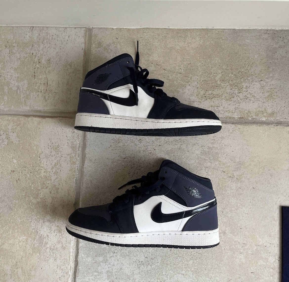Jordan Brand Air Jordan 1 Mid GS “Sanded Purple” size 7Y Size US 7 / EU 40 - 1 Thumbnail
