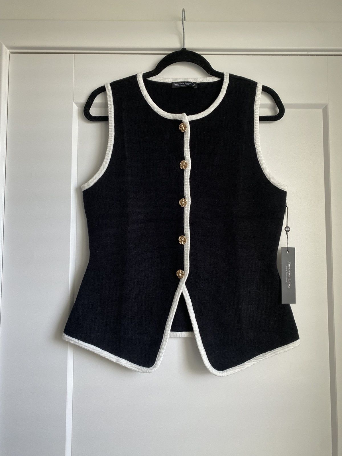 Other Emerson Lang Gold Button Crew Black Sweater Vest Size L NWT Size L / US 10 / IT 46 - 1 Thumbnail