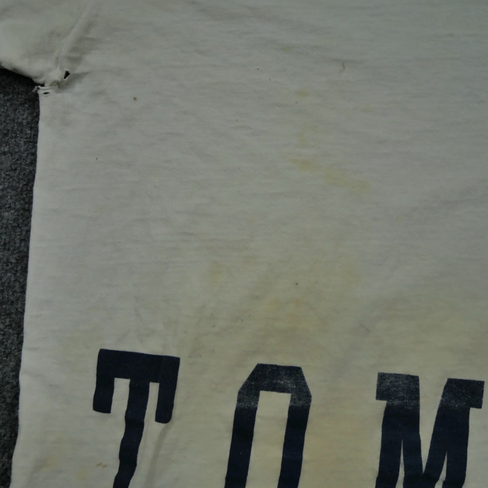 Tommy Hilfiger VINTAGE Tommy Hilfiger T Shirt Adult XL White Distressed Grunge Big Logo 90s Mens Size US XL / EU 56 / 4 - 4 Thumbnail