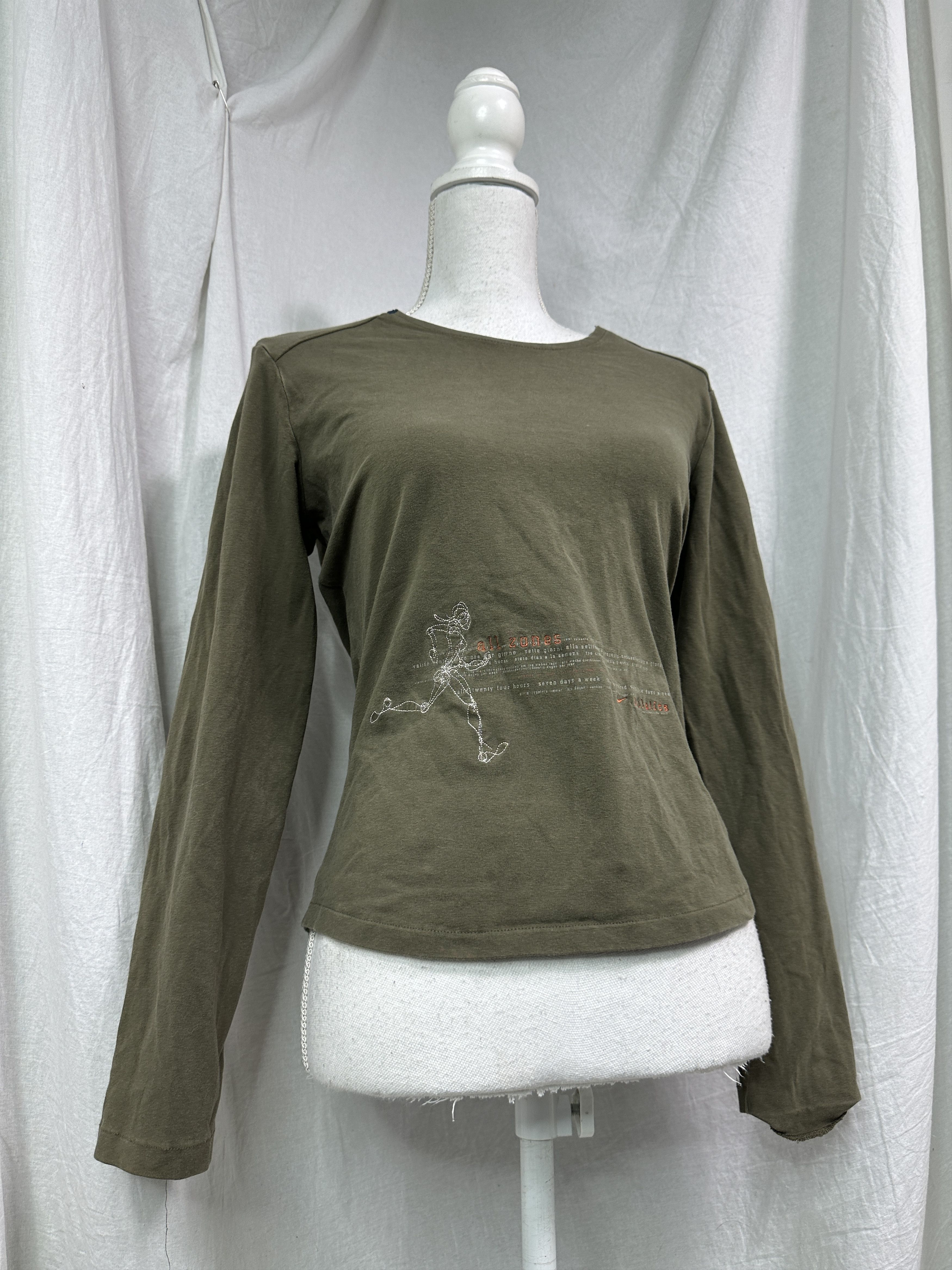 Vintage Vintage Sportswear Nike Running Fitted Longsleeve Y2K Size XL / US 12-14 / IT 48-50 - 1 Thumbnail