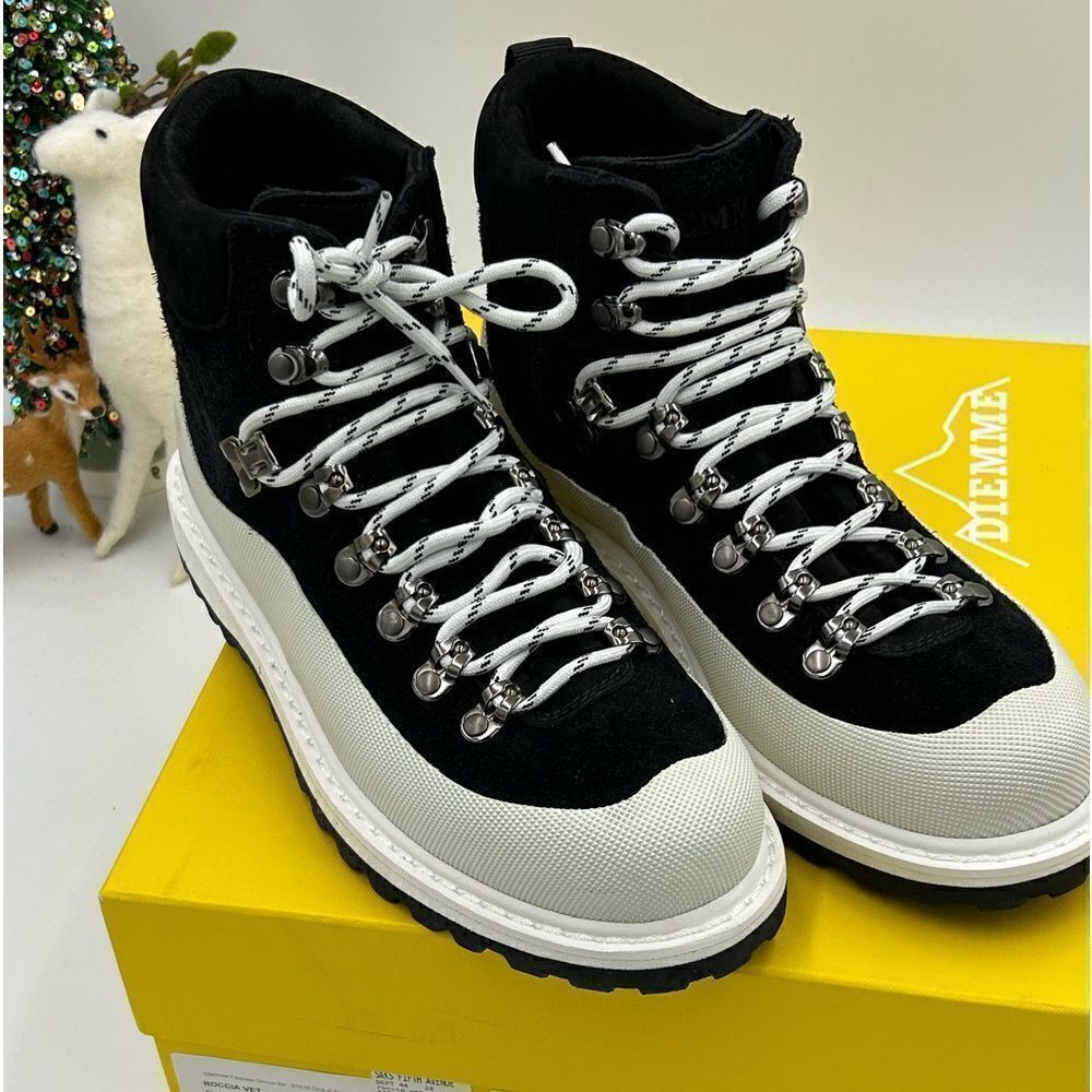 Christian Louboutin Christian Louboutin Chelsea CLOO suede  display picture 2
