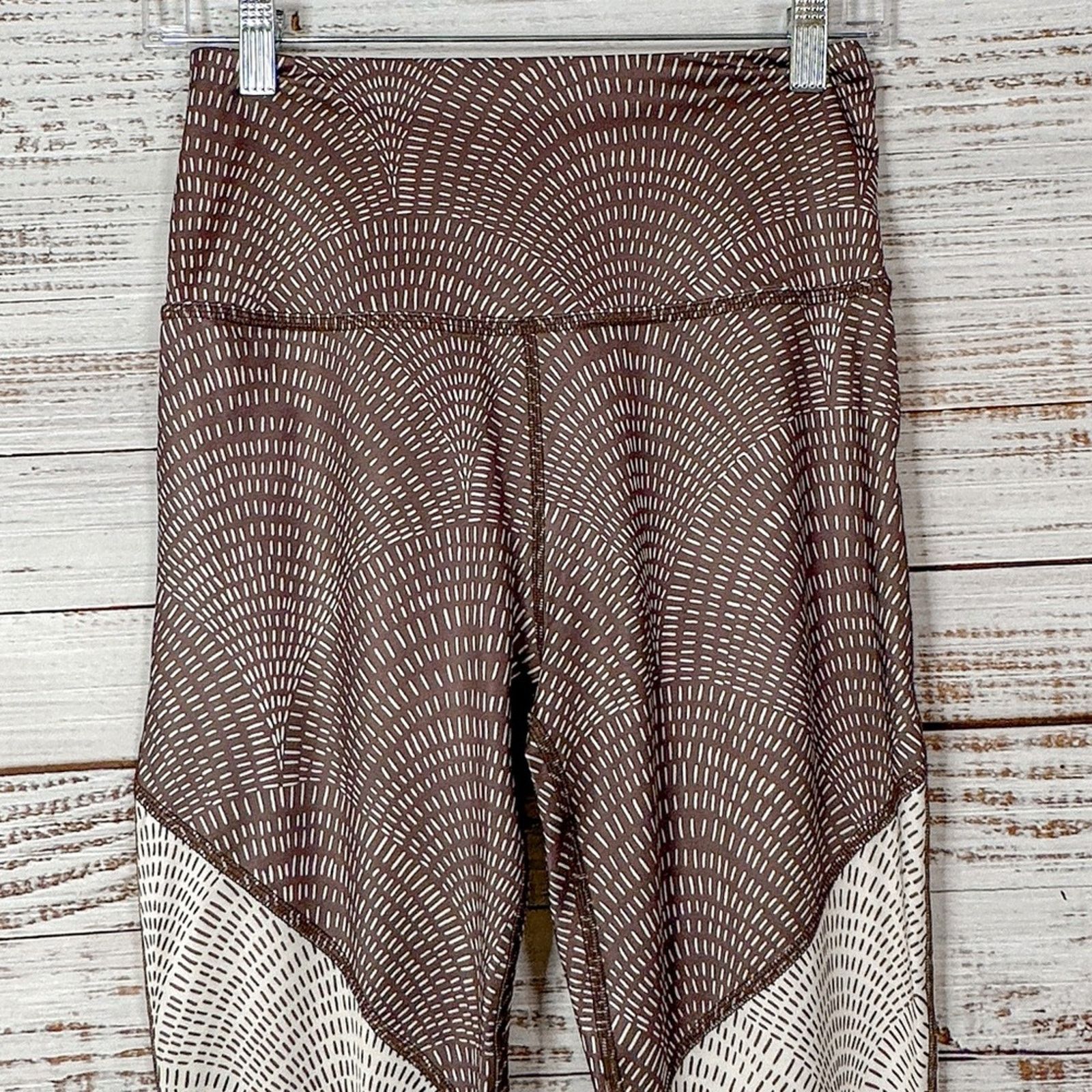 Beyond Yoga Beyond Yoga Lux Angled Midi Legging, EUC, Medium, MSRP $88 Size 28" / US 6 / IT 42 - 2 Thumbnail