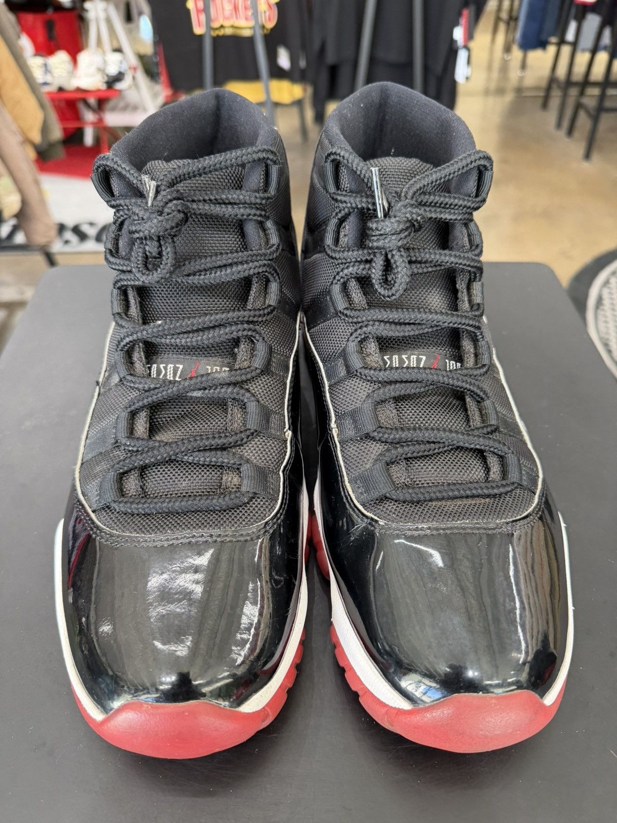 Jordan Brand Air Jordan 11 Playoffs Bred Size 11.5 (2019) Size US 11.5 / EU 44-45 - 2 Thumbnail