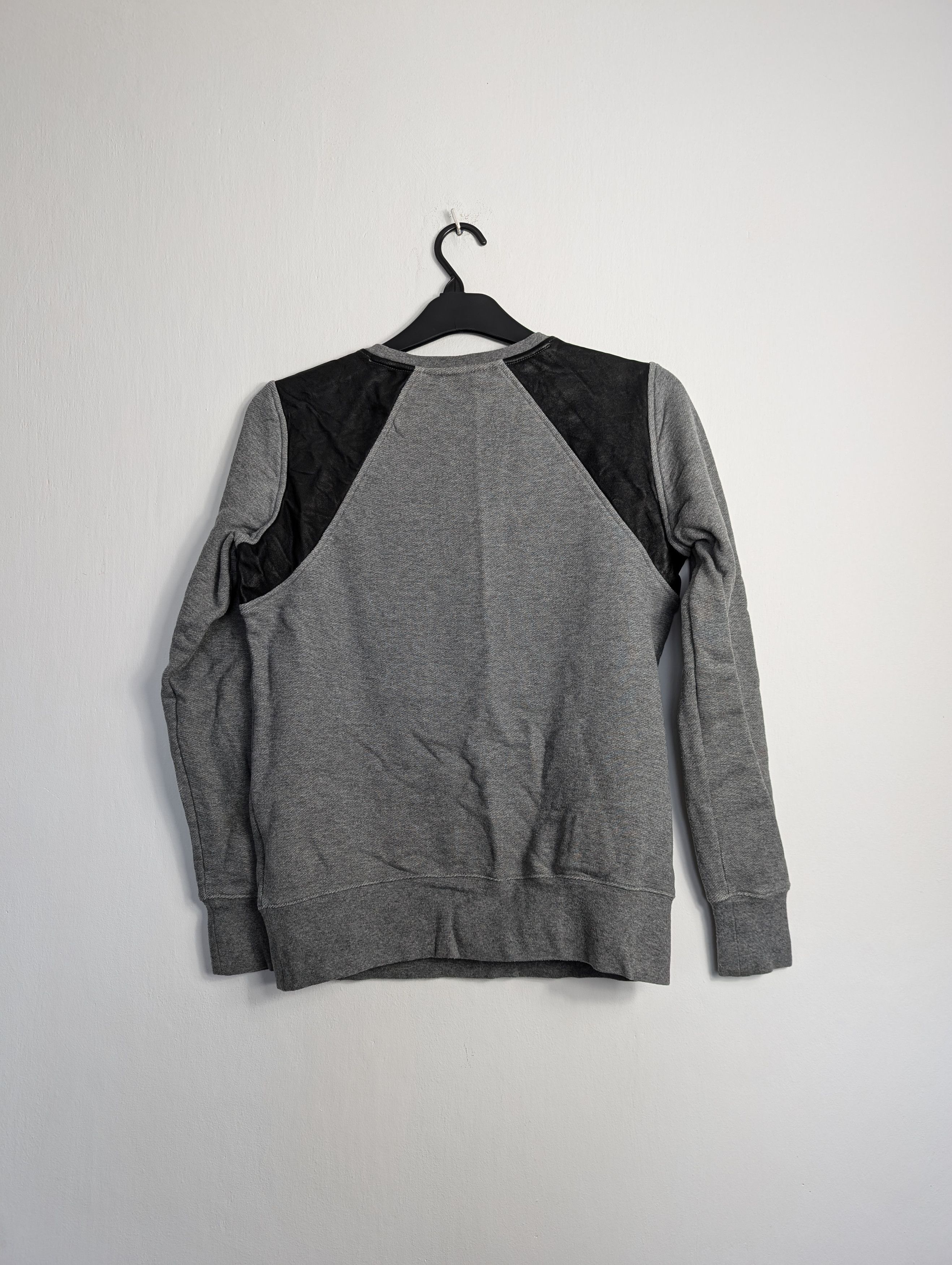 Nike Nike Sportswear Crewneck Grey Leather Panels Streetwear Size L / US 10 / IT 46 - 5 Thumbnail