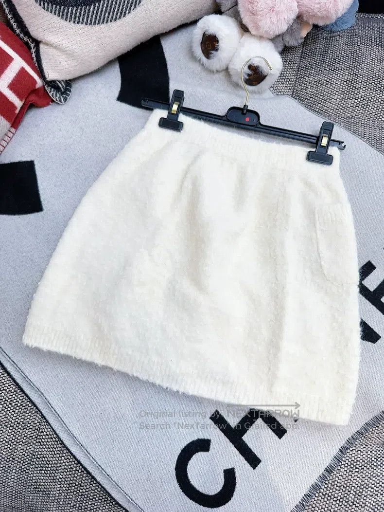 Chanel Chanel 21b beige white schoolbag buckle knitted skirt Size 24" / US 00 / IT 34 - 2 Thumbnail