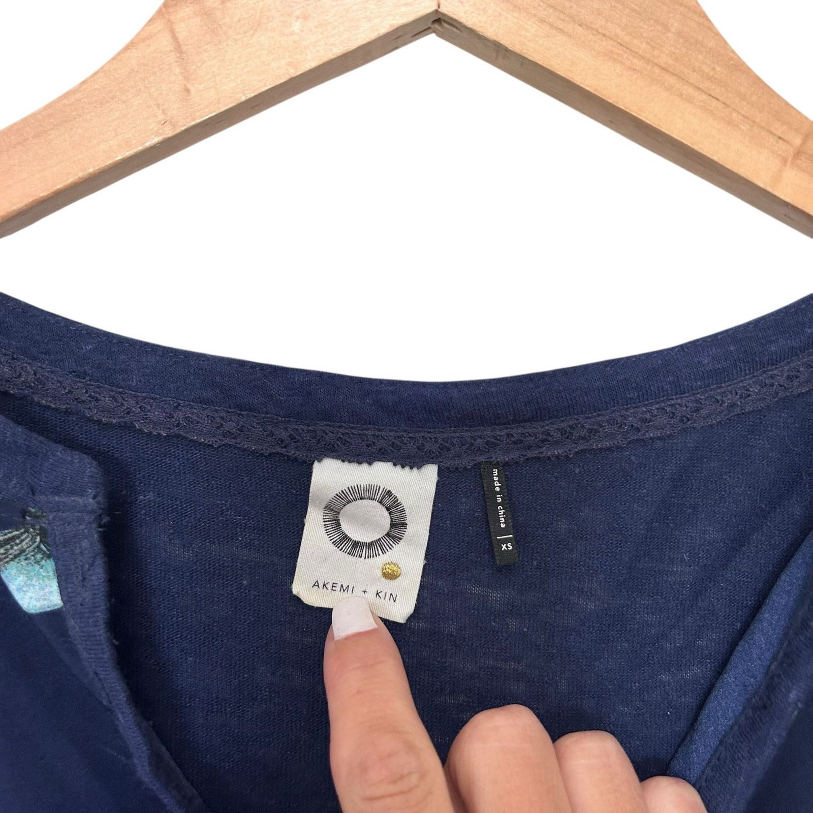 Anthropologie Anthropologie Akemi + Kin Blue Butterfly Linen Blend Top XS Size XS / US 0-2 / IT 36-38 - 2 Thumbnail