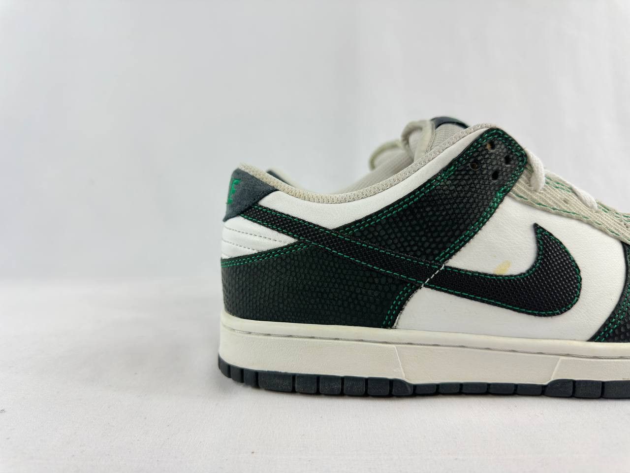 Nike Nike Dunk Low 6.0 'Black Snakeskin Green' 2010 Size US 9.5 / EU 42-43 - 2 Thumbnail
