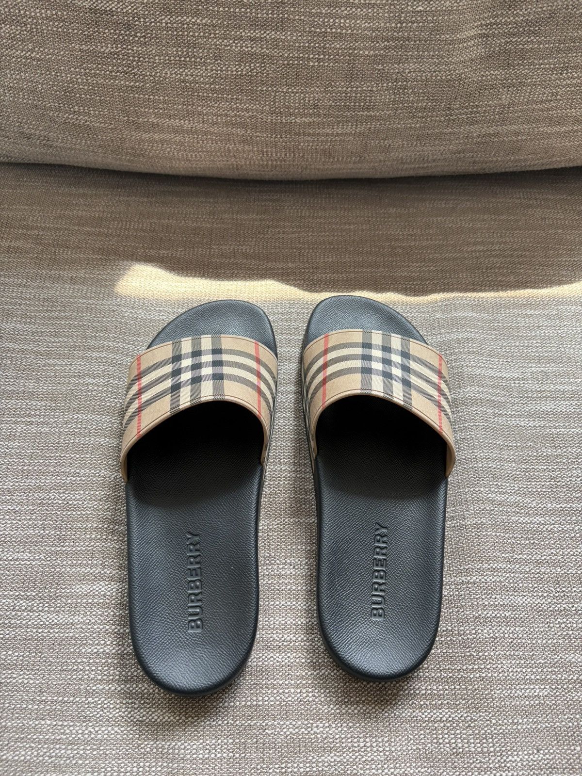 Burberry burberry mens slides Size US 9 / EU 42 - 1 Thumbnail