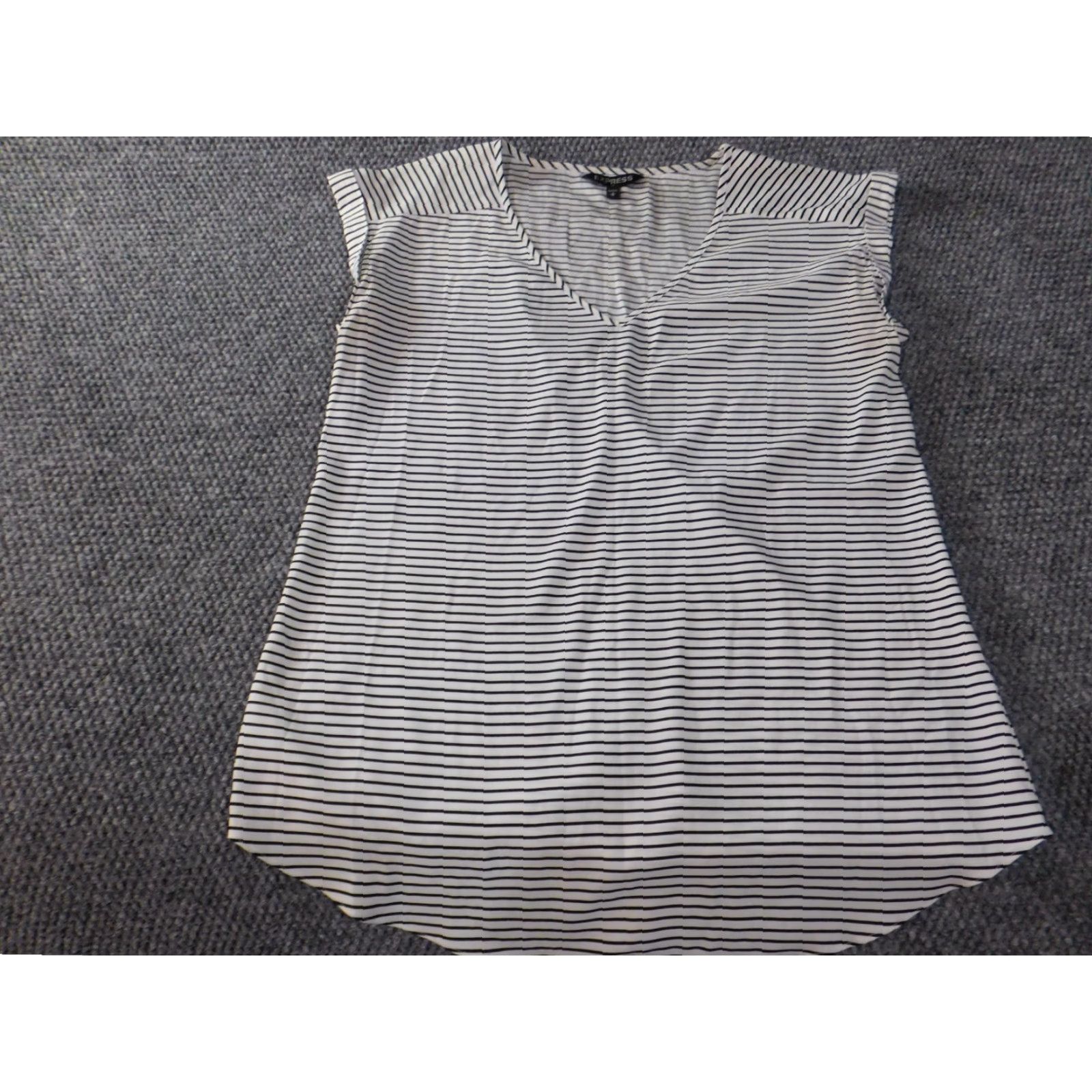 Express Express Blouse Womens M white striped pullover top Casual V-Neck Shirt Size M / US 6-8 / IT 42-44 - 3 Thumbnail